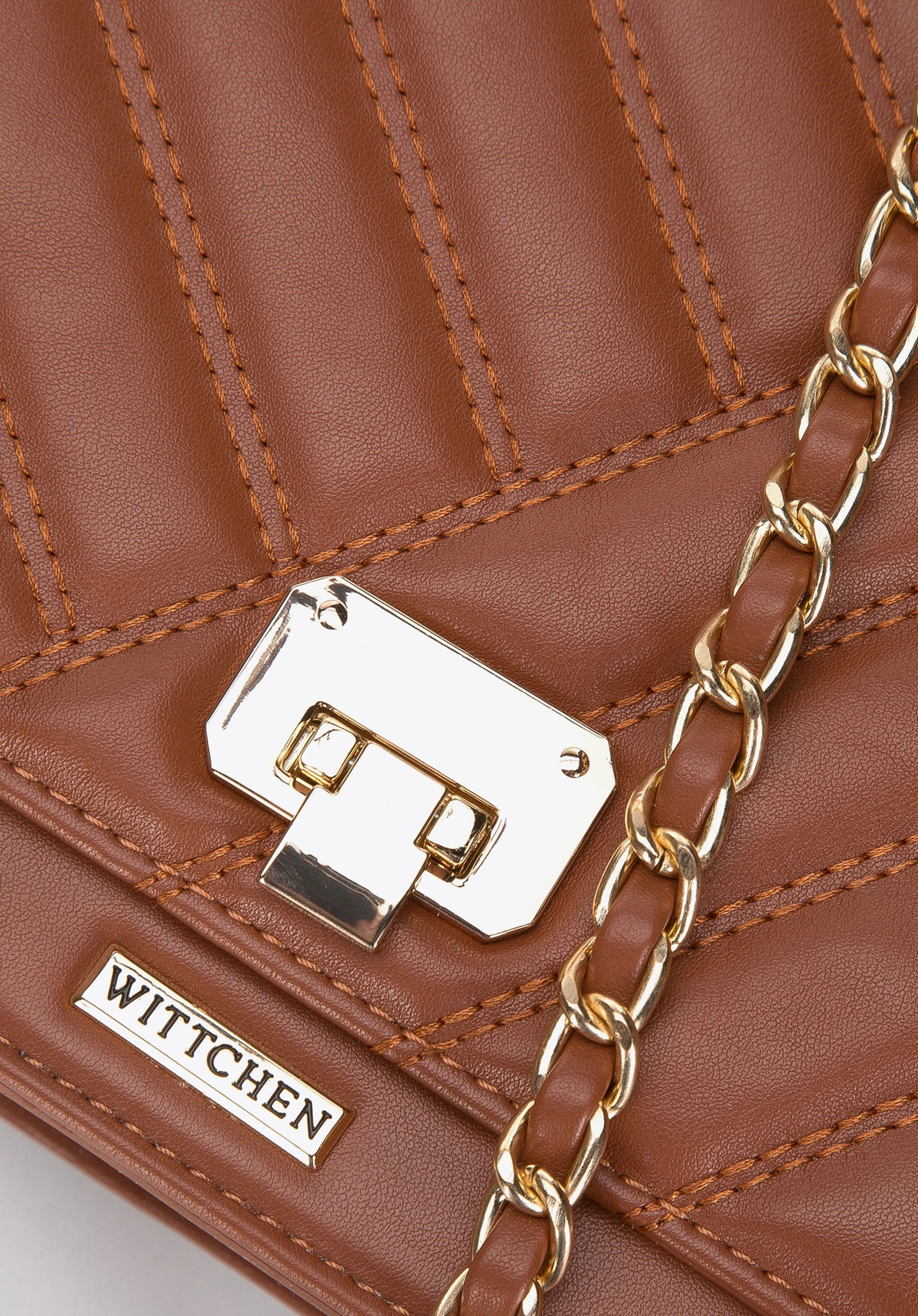 Torebka z pikowanej ekoskóry na łańcuszku