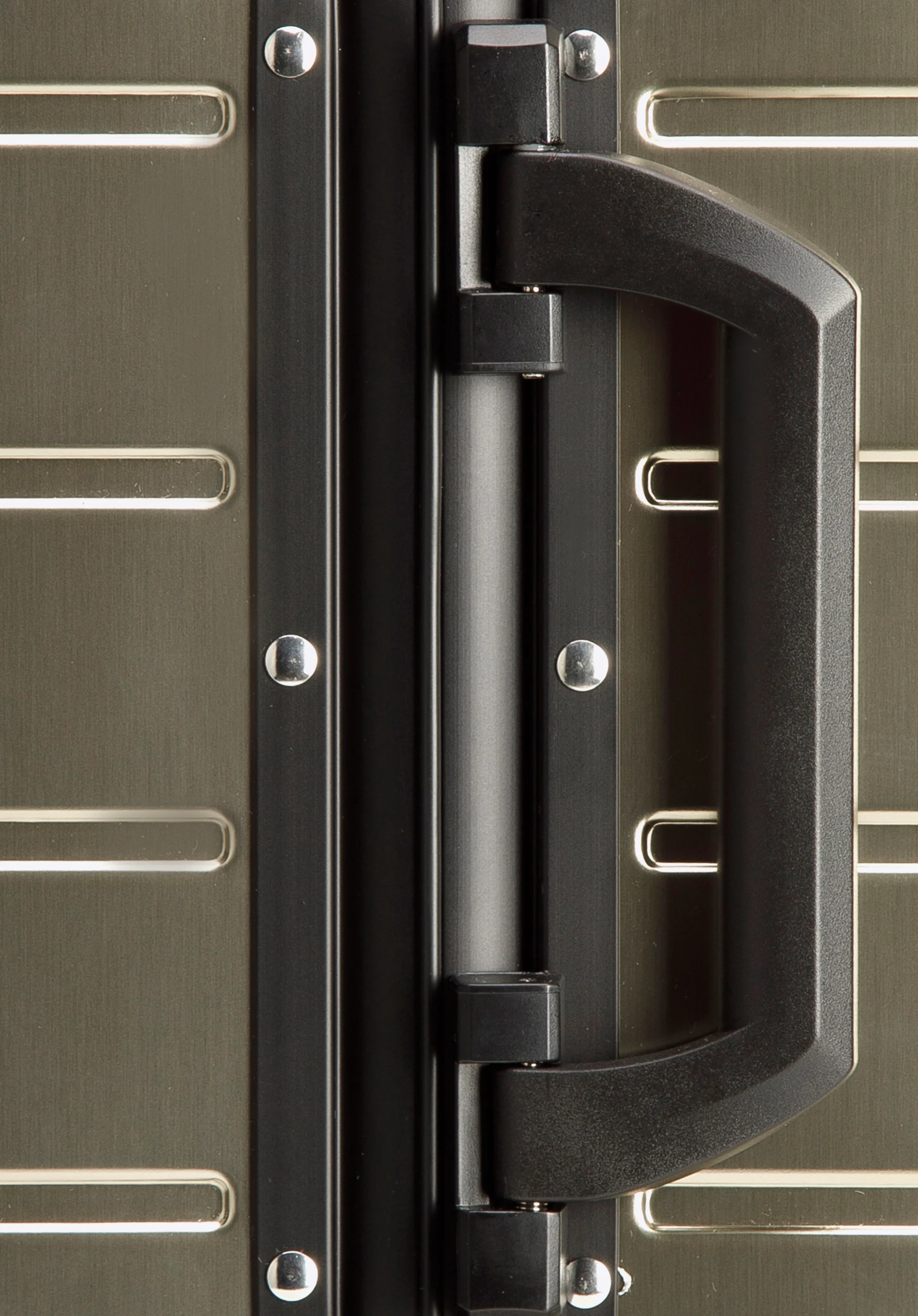 Walizka kabinowa z aluminium