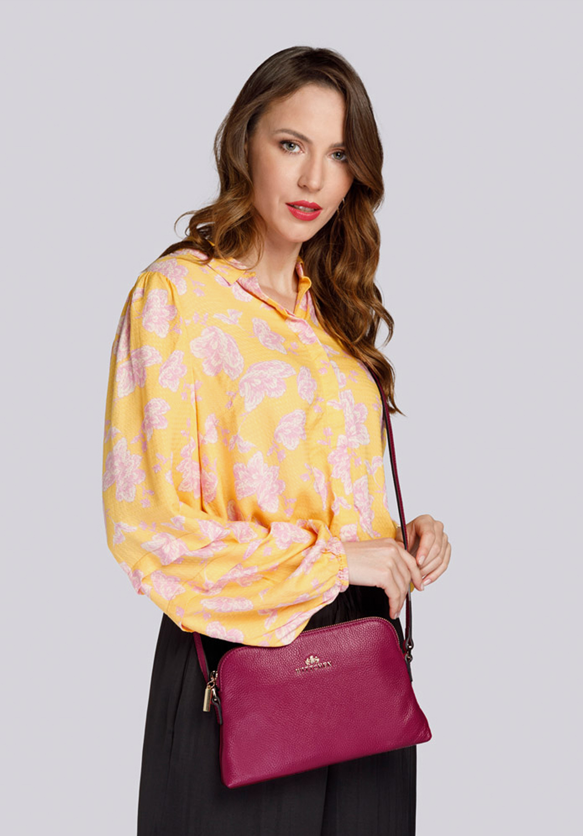 Damska listonoszka skórzana trapezowa