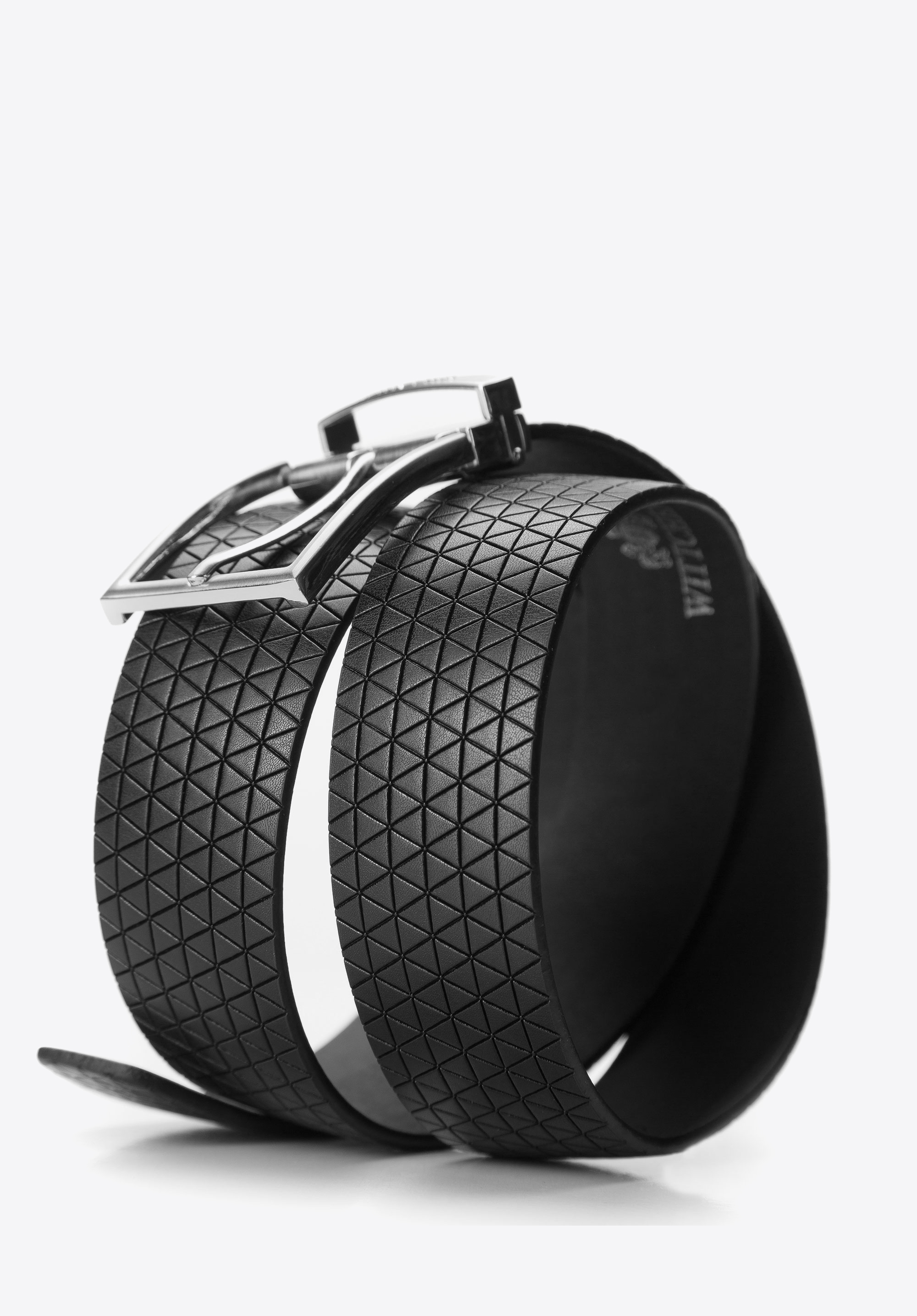 Męski pasek z geometrycznym tłoczeniem