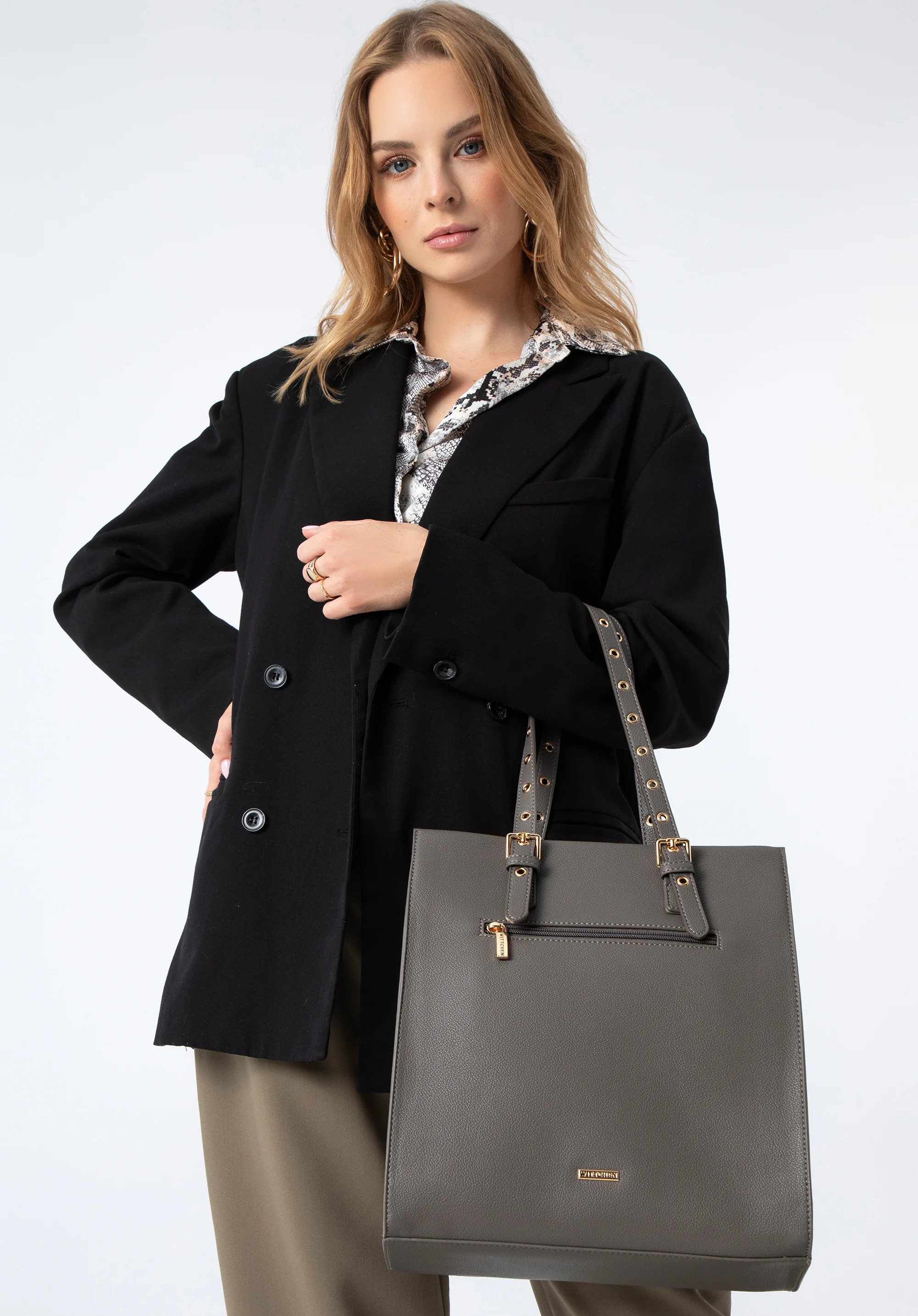 Torebka shopperka z nitowanymi paskami