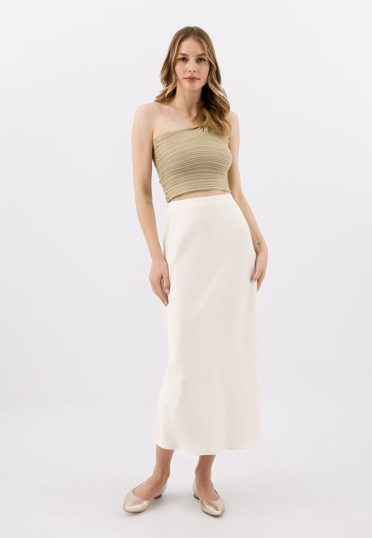 Różowe baleriny damskie na lakierowanym obcasie