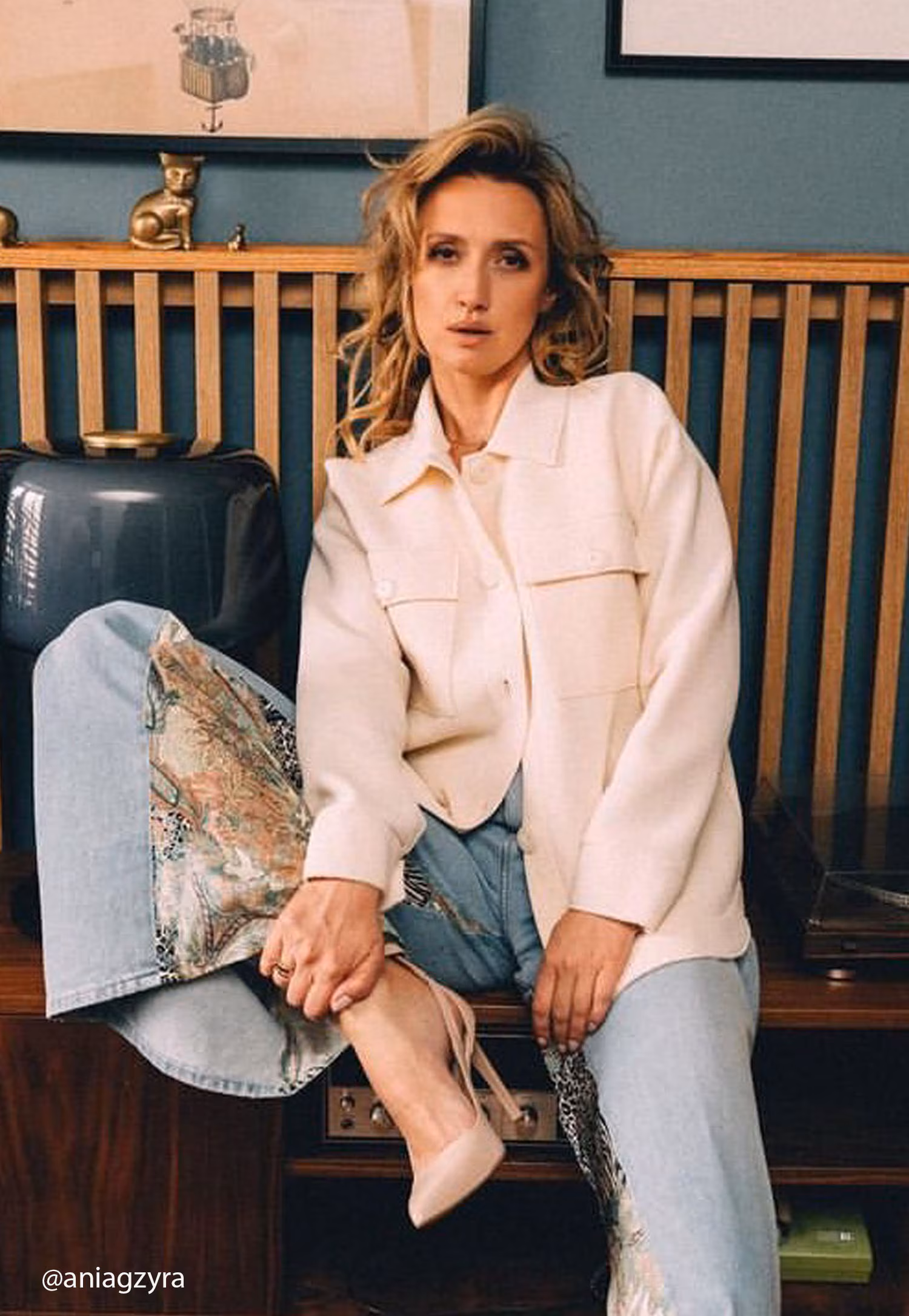 Eleganckie beżowe czółenka damskie na szpilce