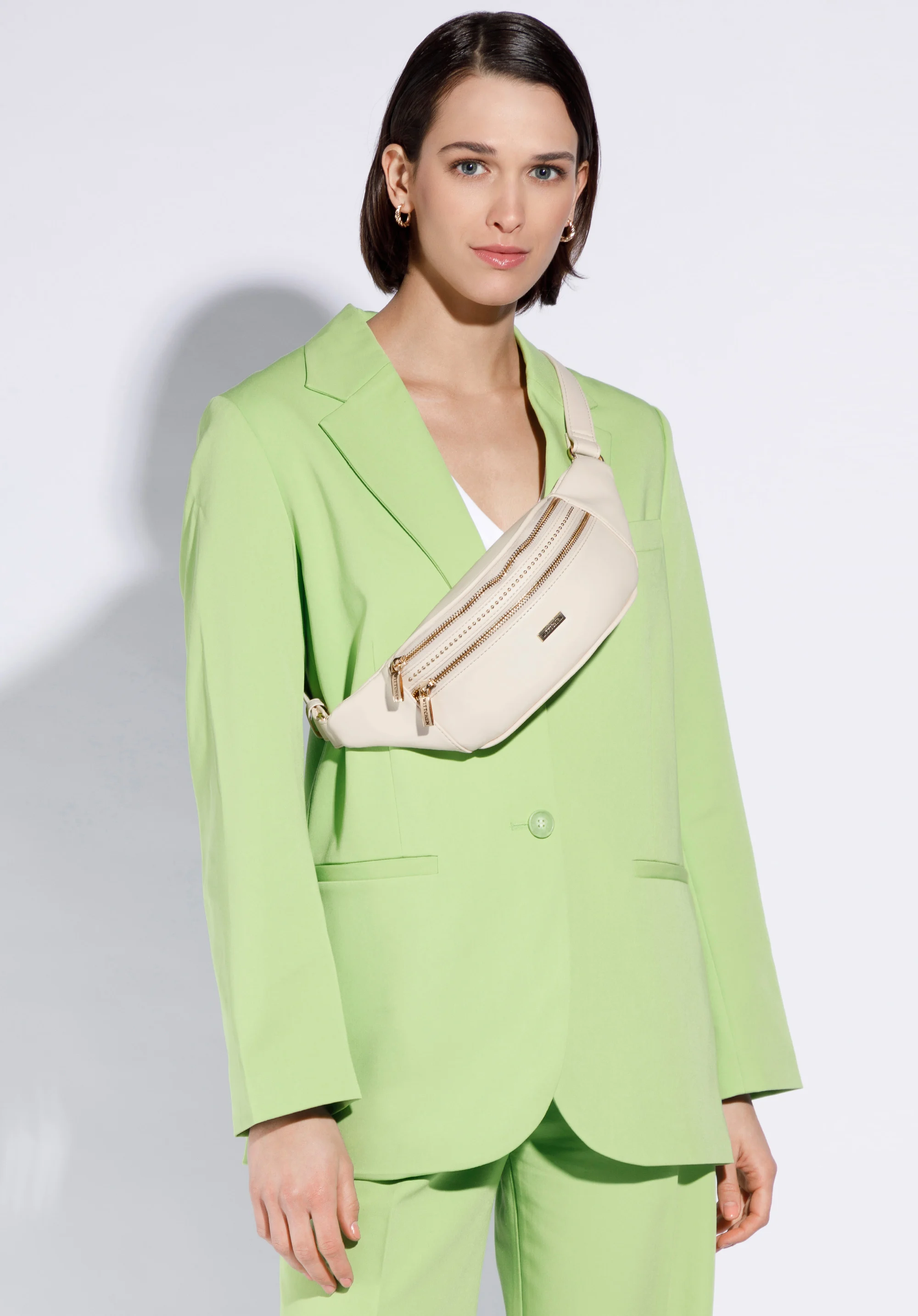 Damska torebka nerka z nitami