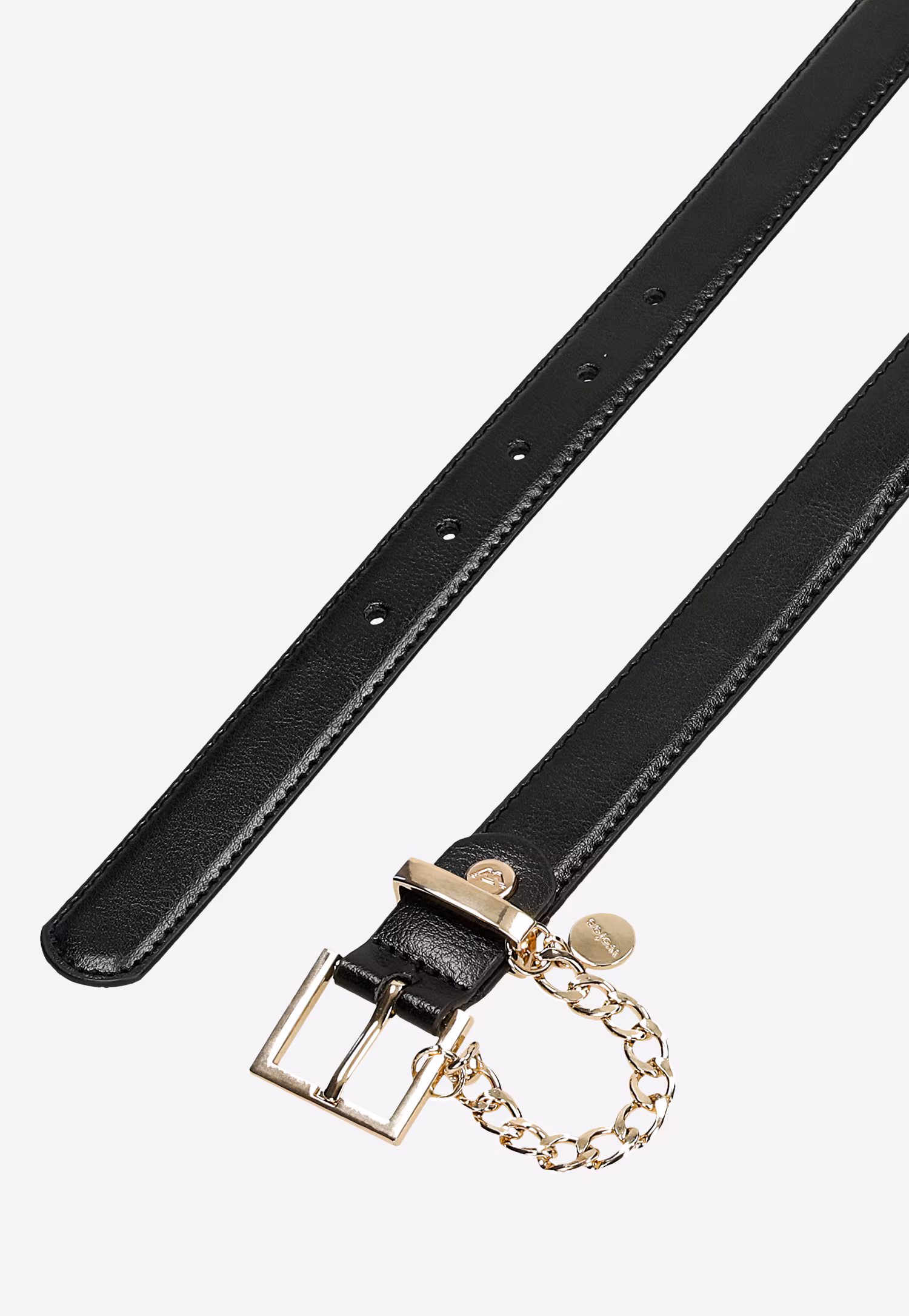 Czarny pasek ze złotą klamrą z ozdobnym łańcuchem