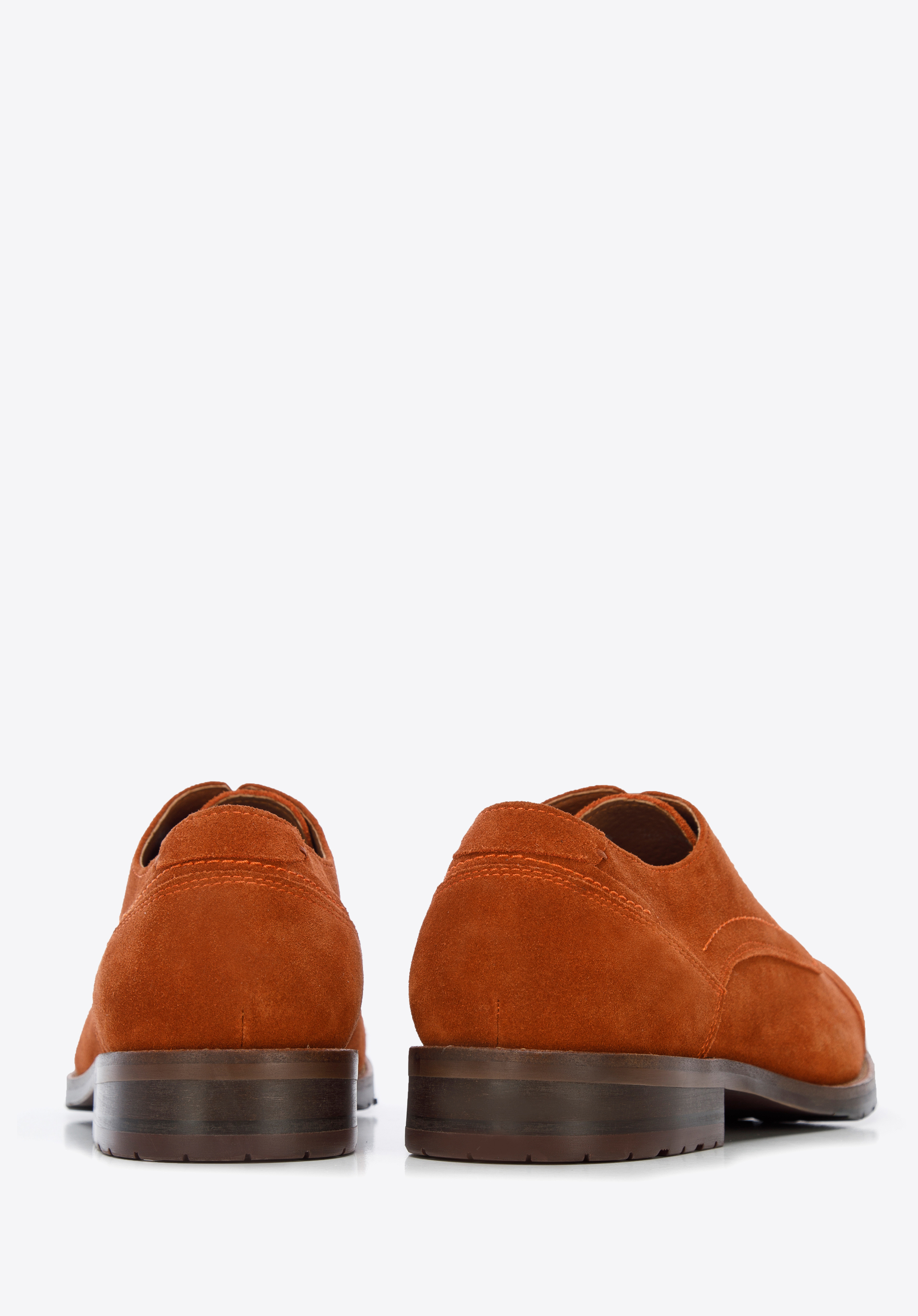 Męskie derby zamszowe z ozdobnymi obszyciami