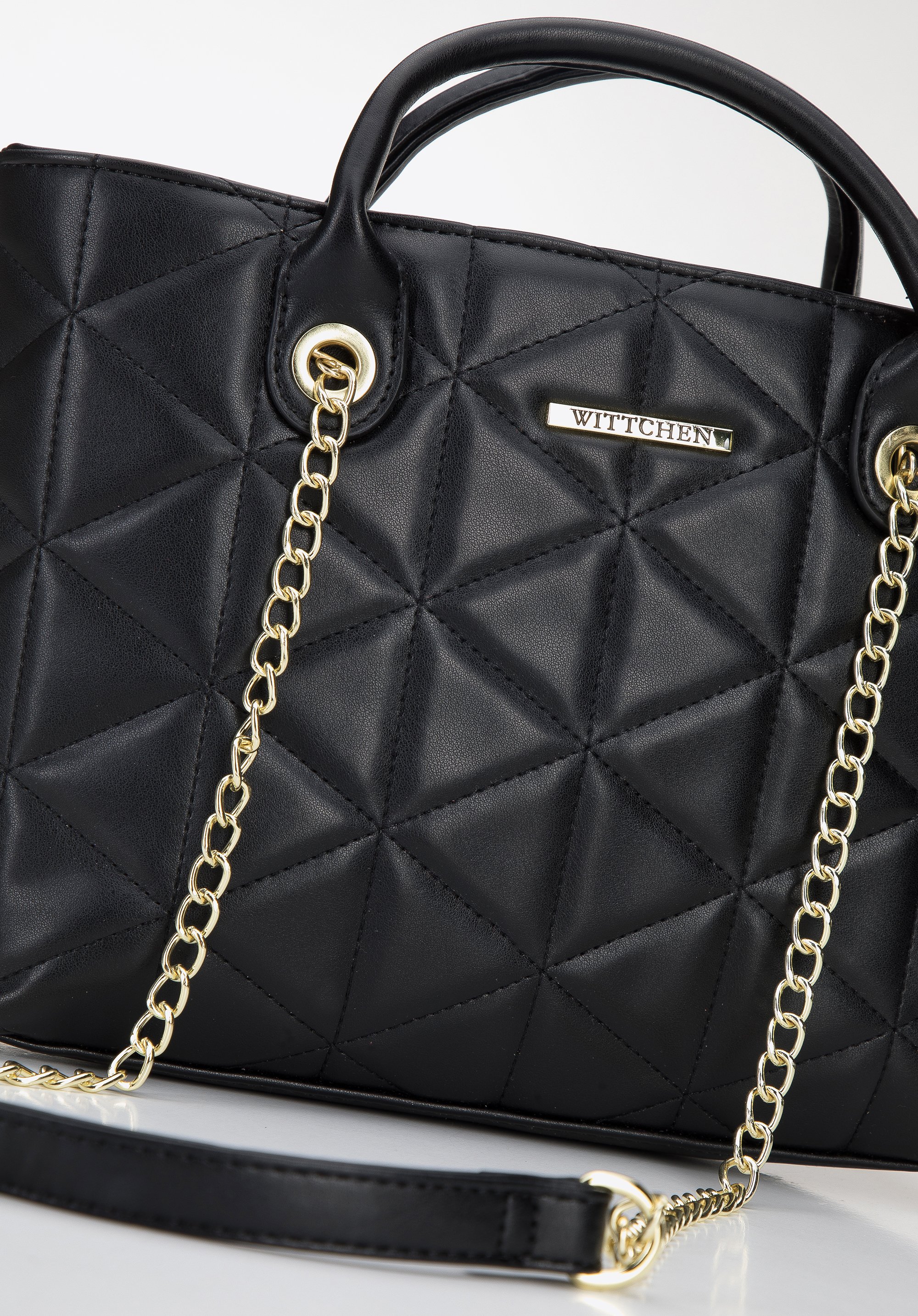 Damska torebka z ekoskóry pikowanej w trójkąty na łańcuszku