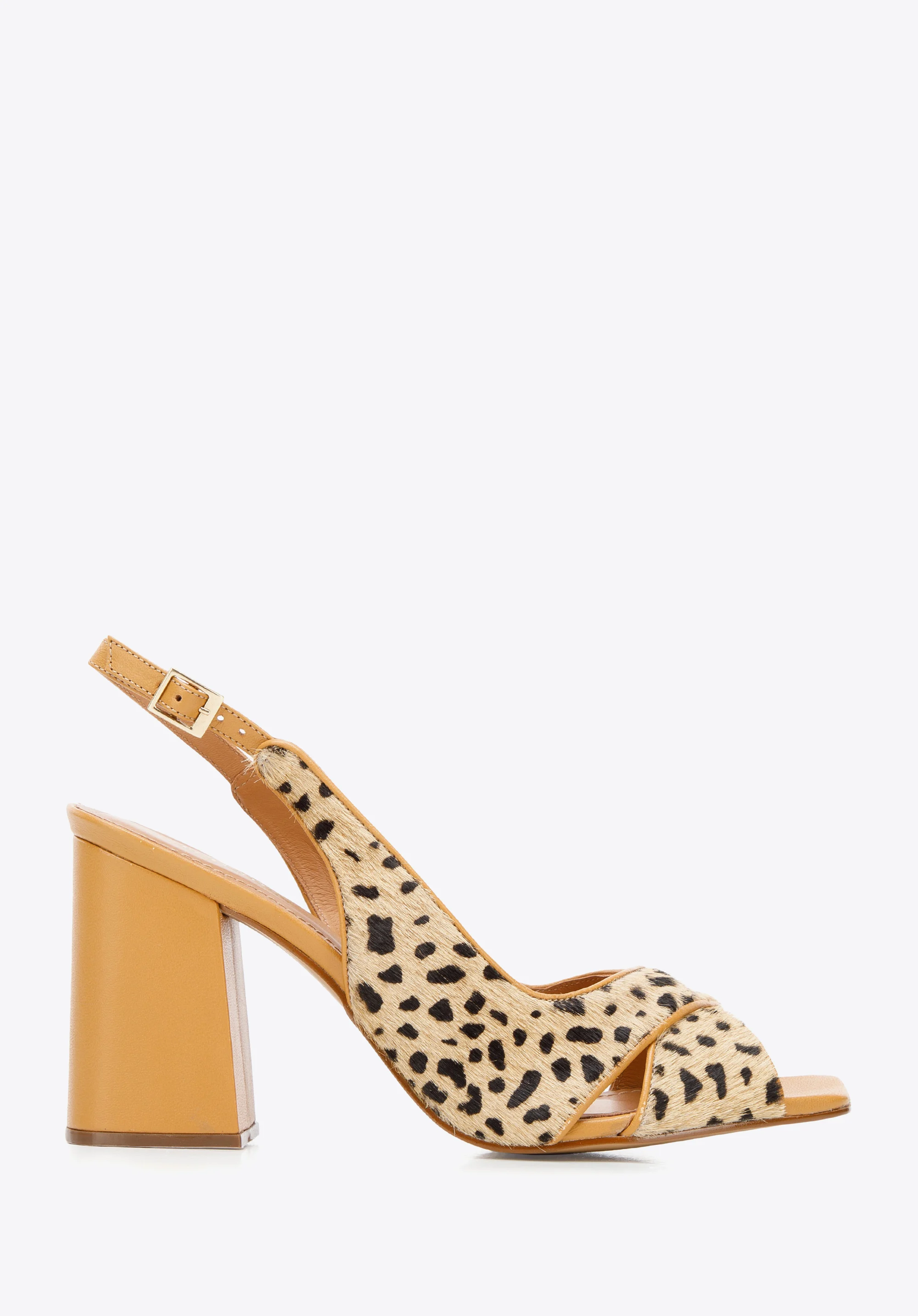 Sandały skórzane z paskami na krzyż