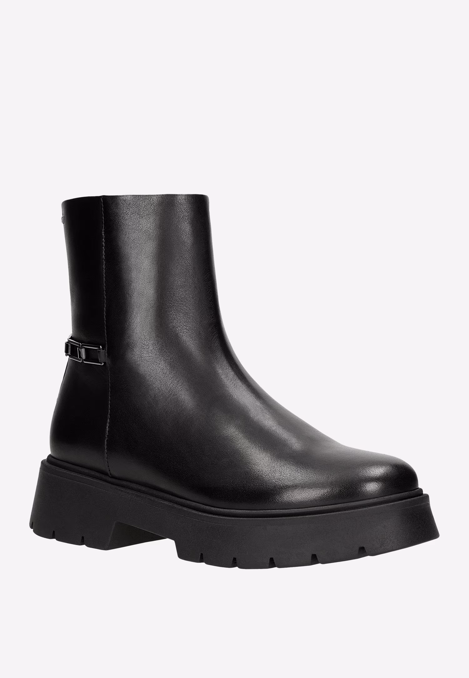 Czarne botki damskie ze skóry licowej z metalową ozdobą