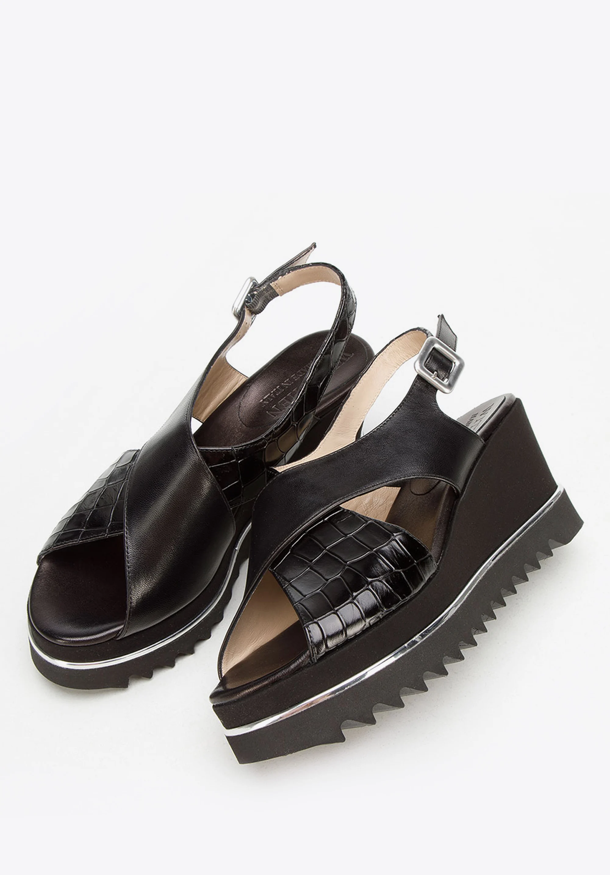 Damskie sandały na koturnie ze skóry w krokodyli wzór