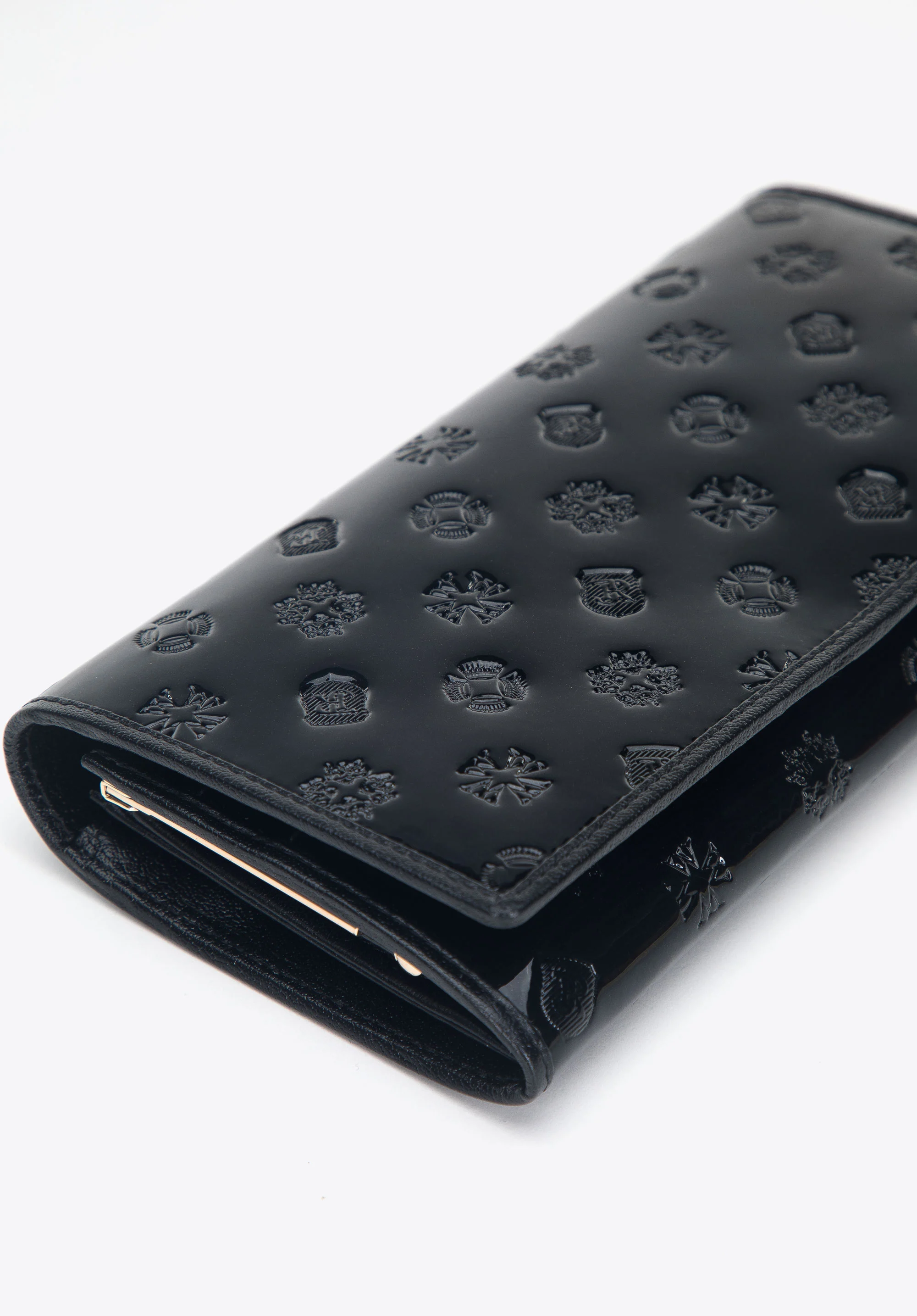 Damski portfel skórzany tłoczony w monogram