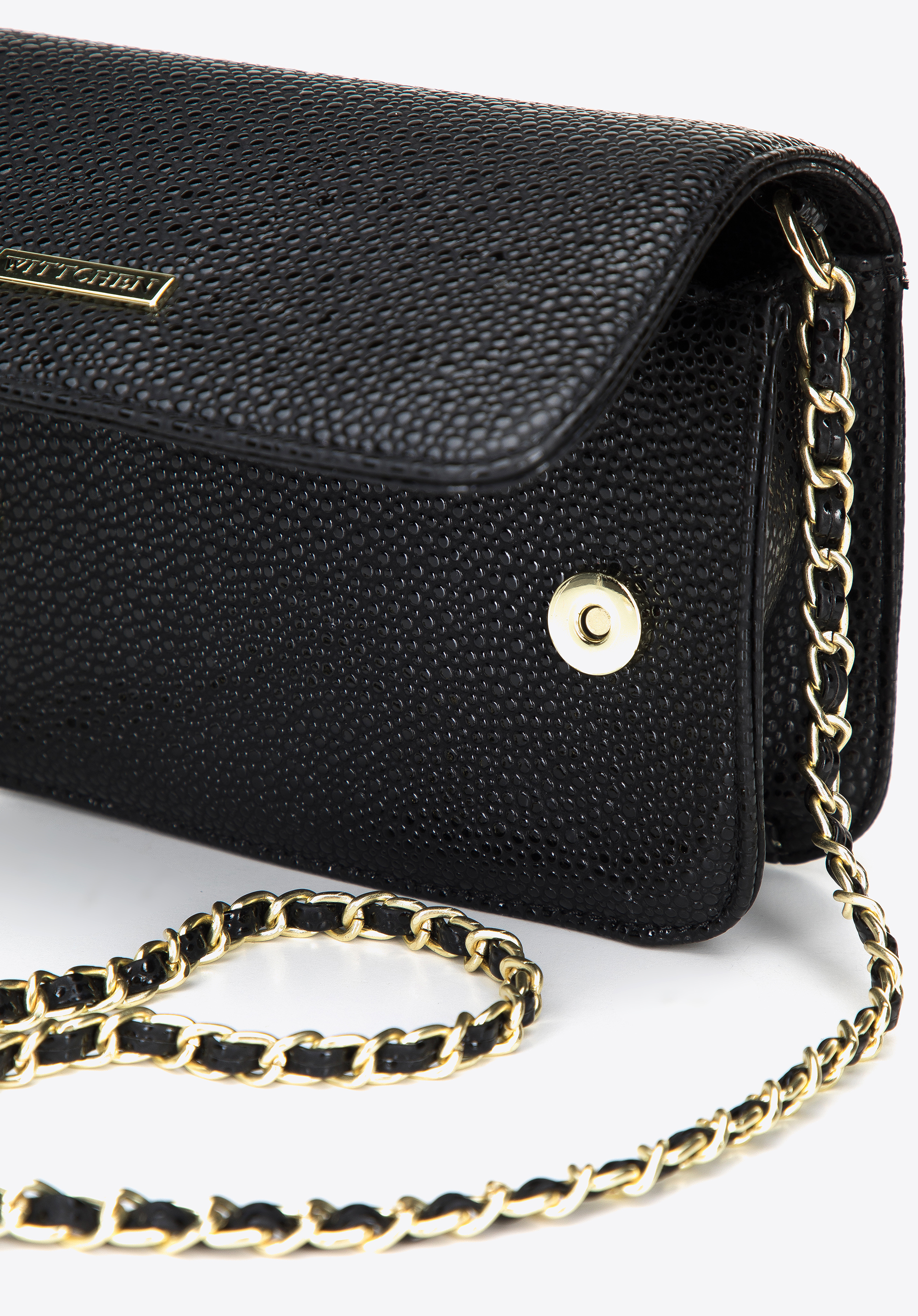 Damska listonoszka z połyskującej ekoskóry na łańcuszku