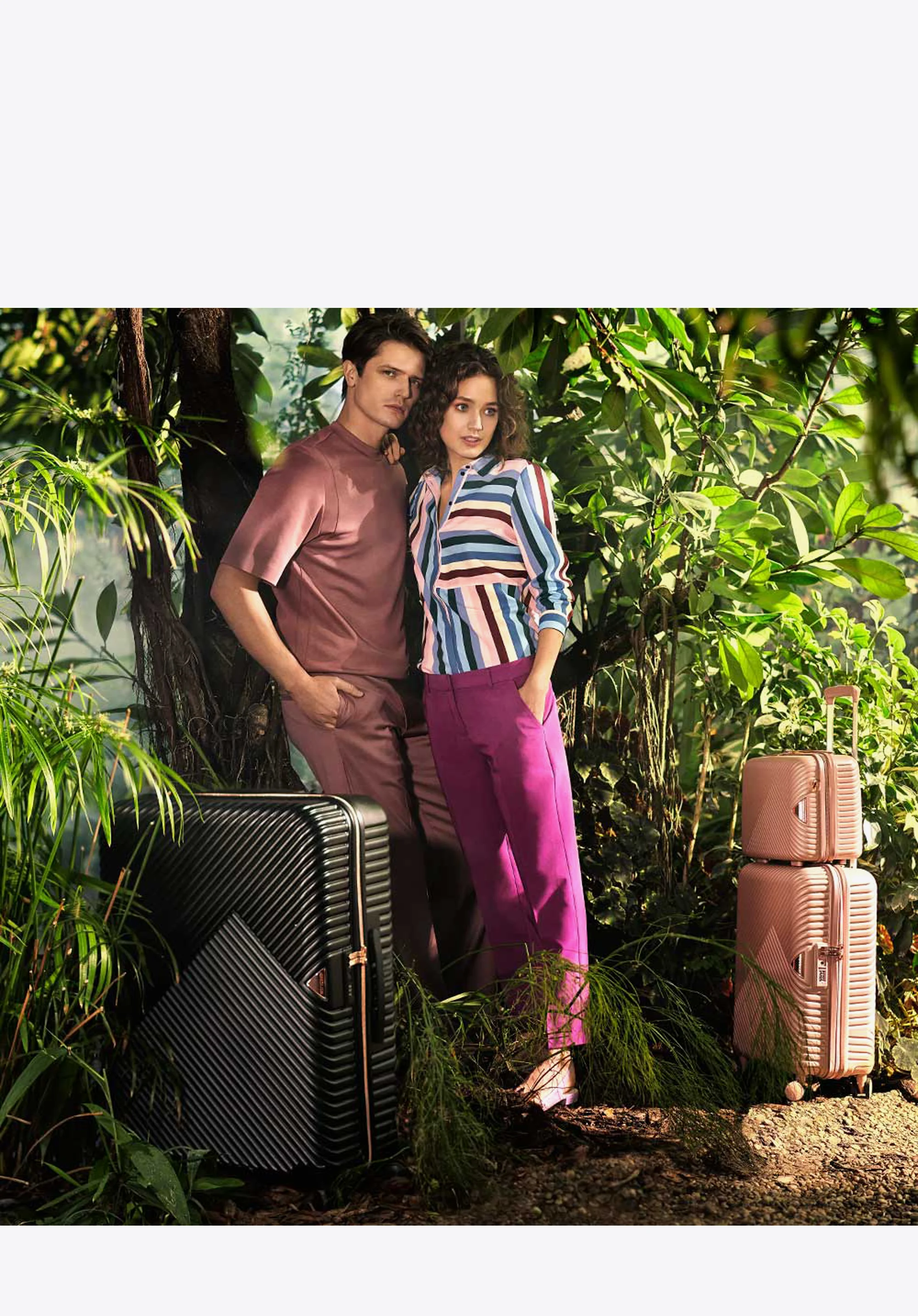 Walizka kabinowa z polikarbonu w paseczki