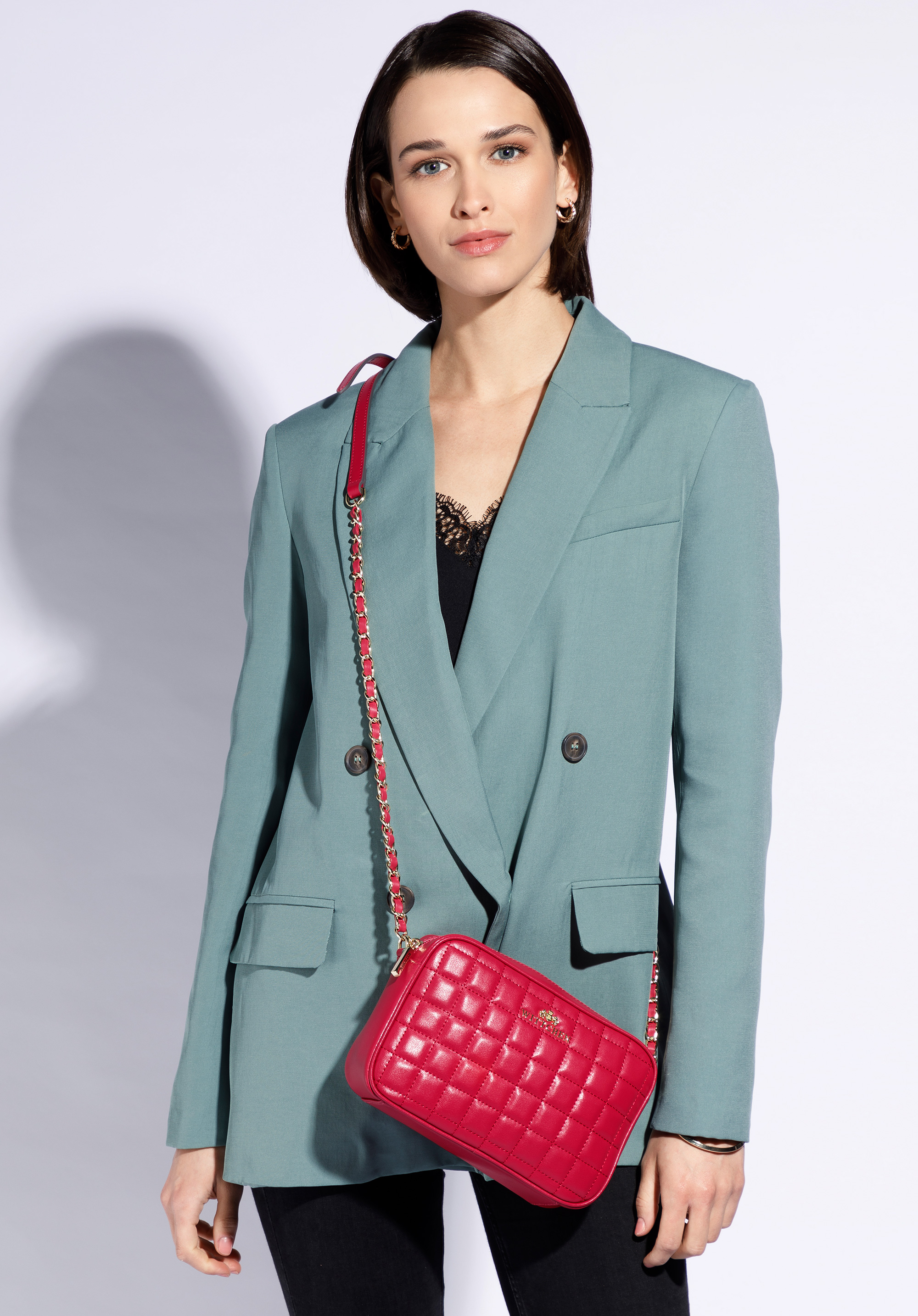 Damska listonoszka skórzana pikowana na łańcuszku