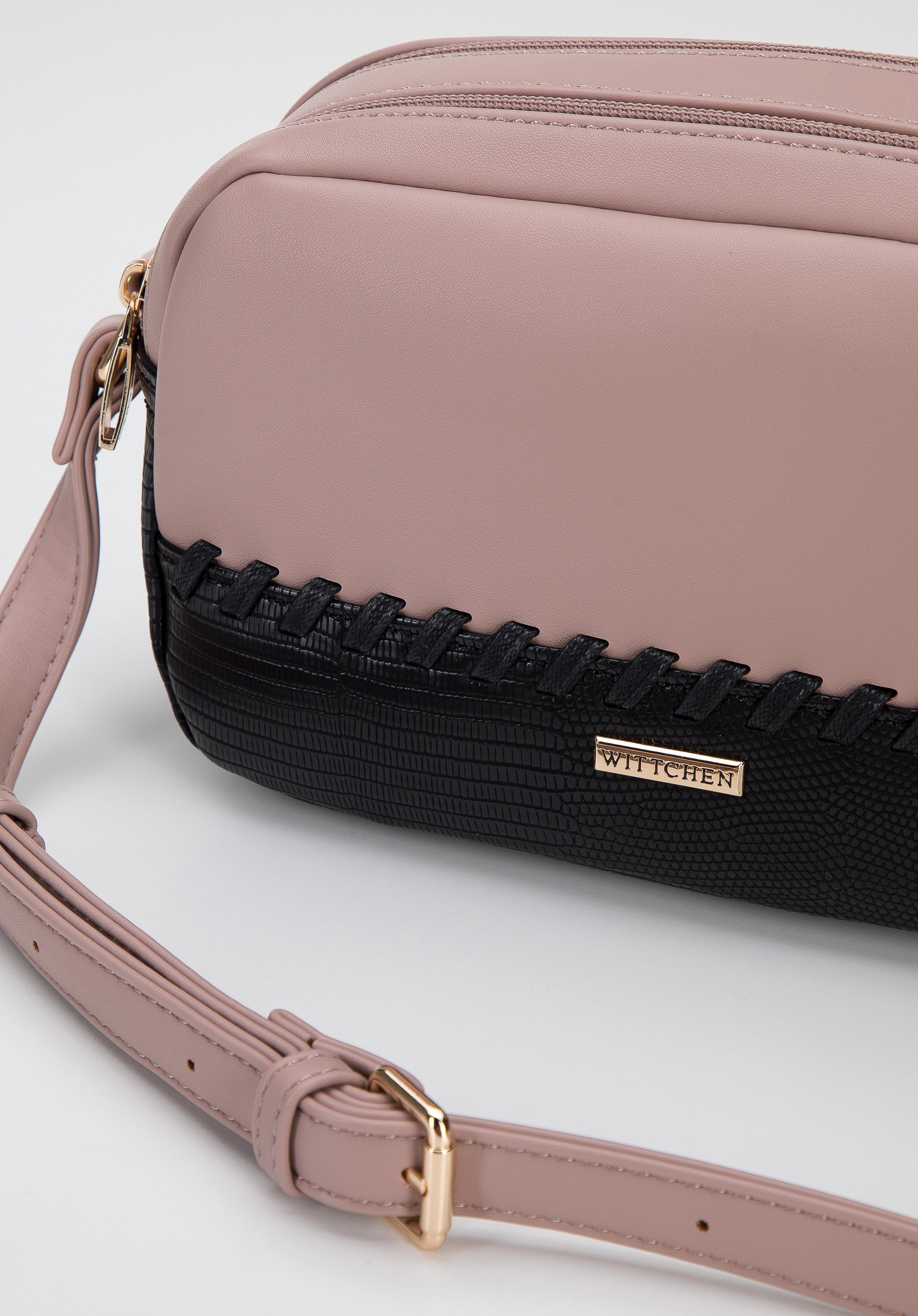 Damska listonoszka z ozdobną wstawką i rzemieniem