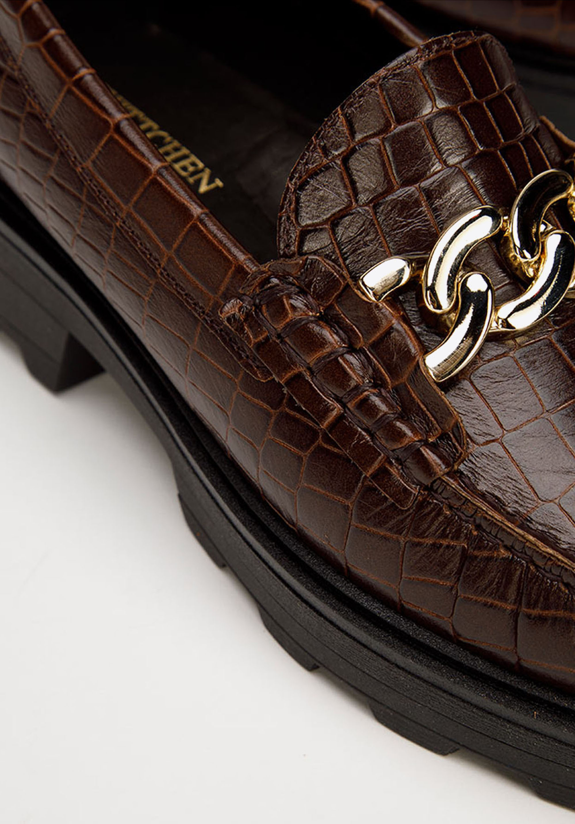 Damskie mokasyny skórzane z łańcuchem i na grubej podeszwie