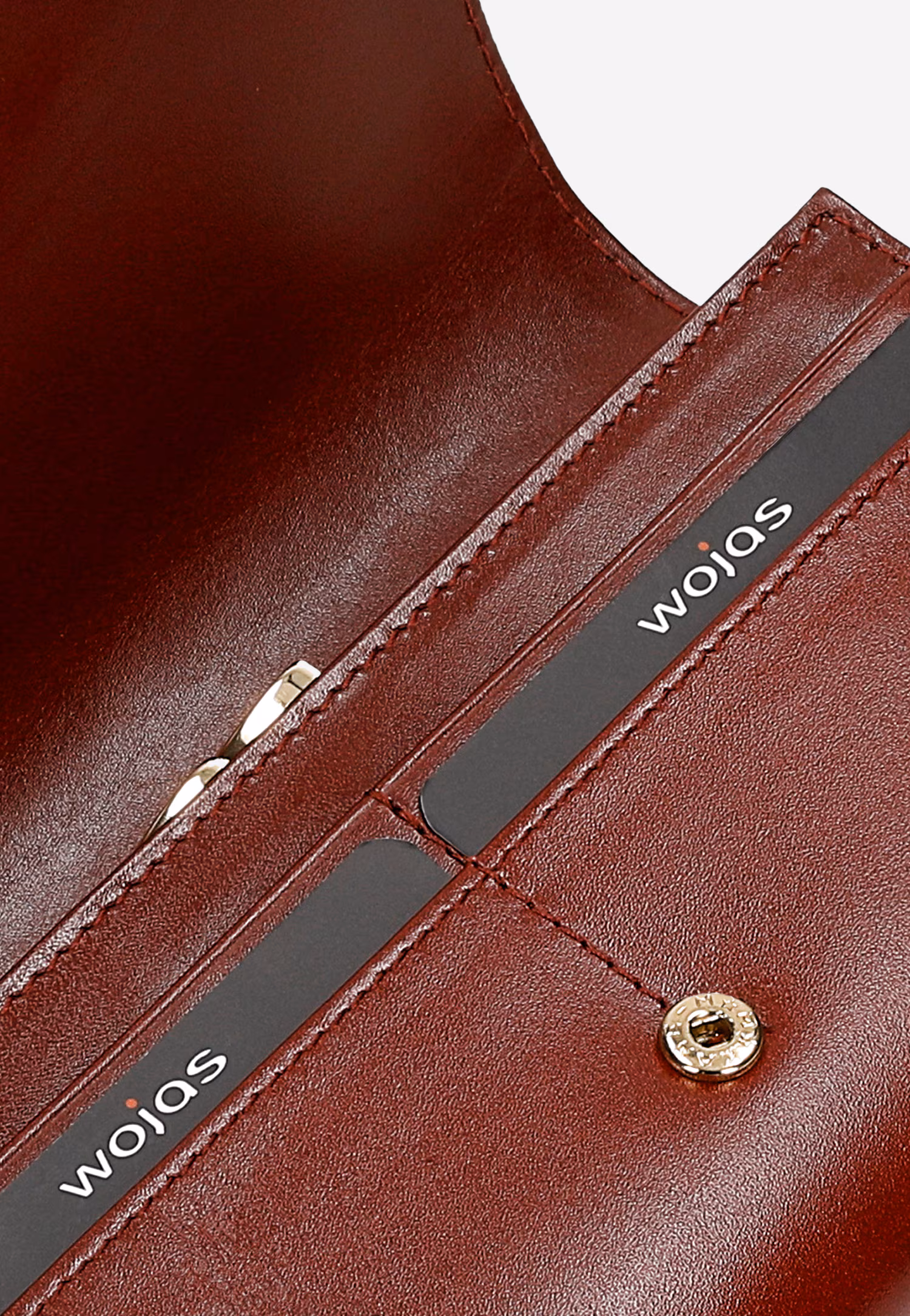 Duży czerwony portfel z lakierowanej skóry z lekko metalicznym połyskiem