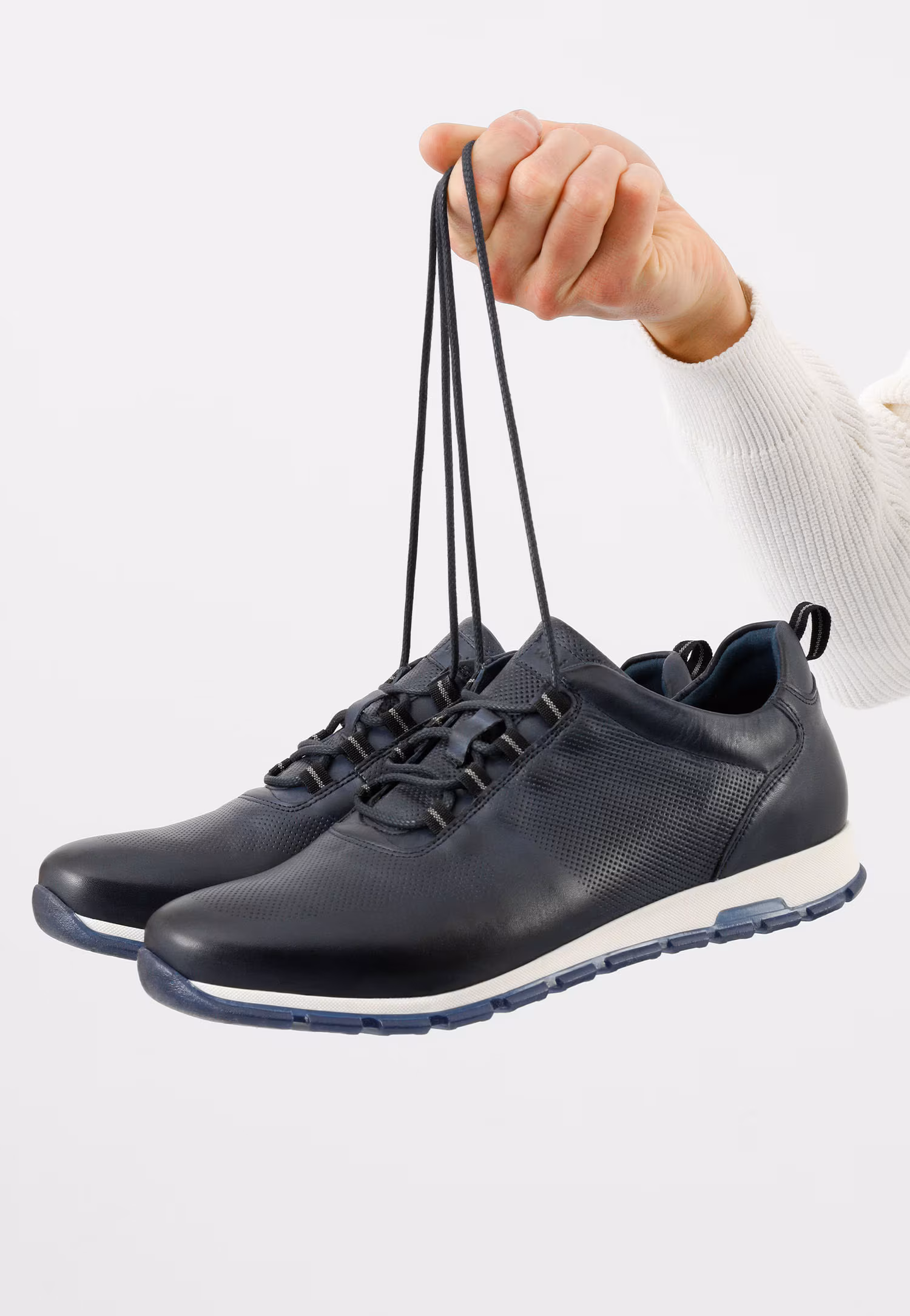 Czarne całoroczne sneakersy męskie ze skóry licowej