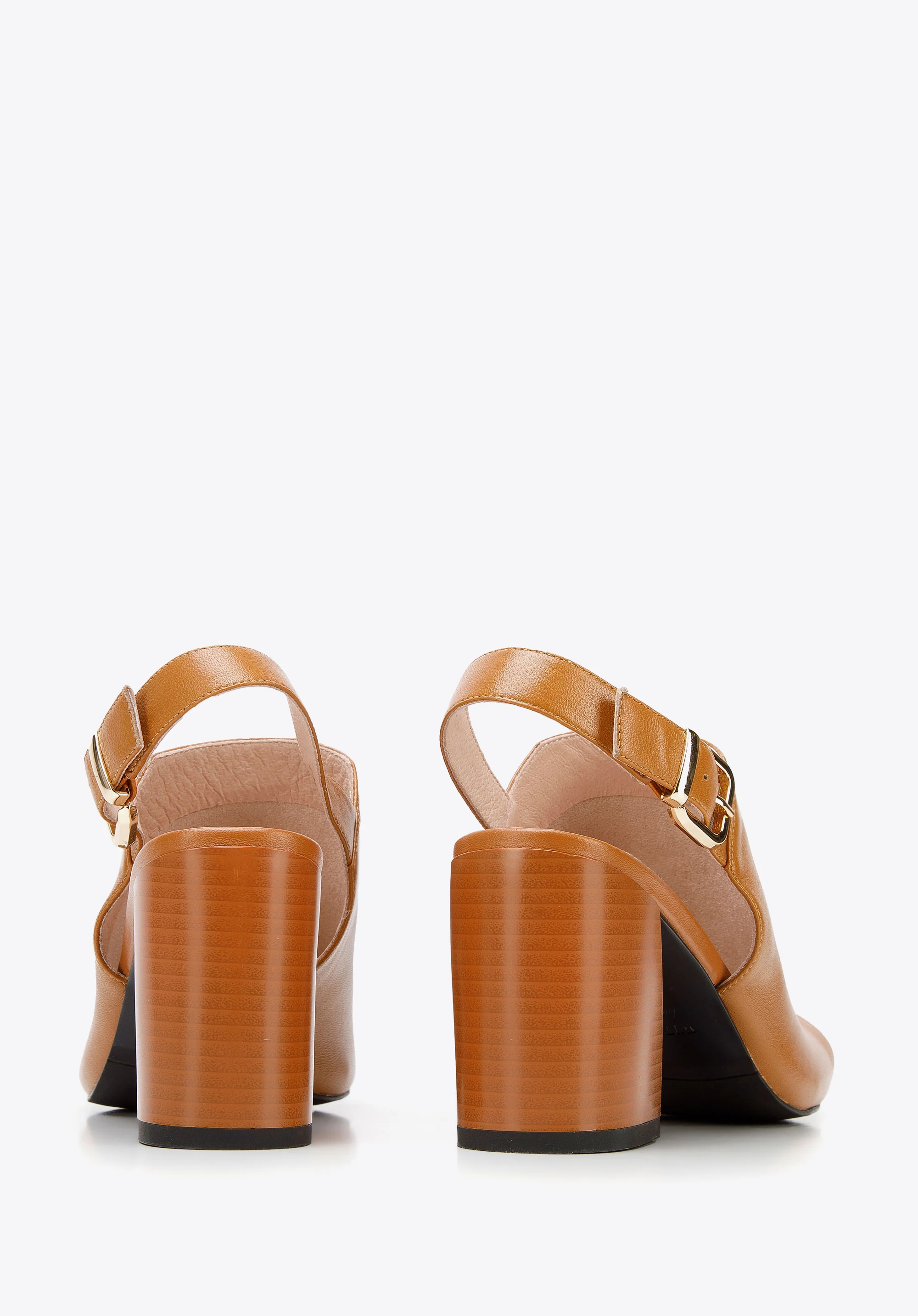 Sandały skórzane zabudowane na słupku