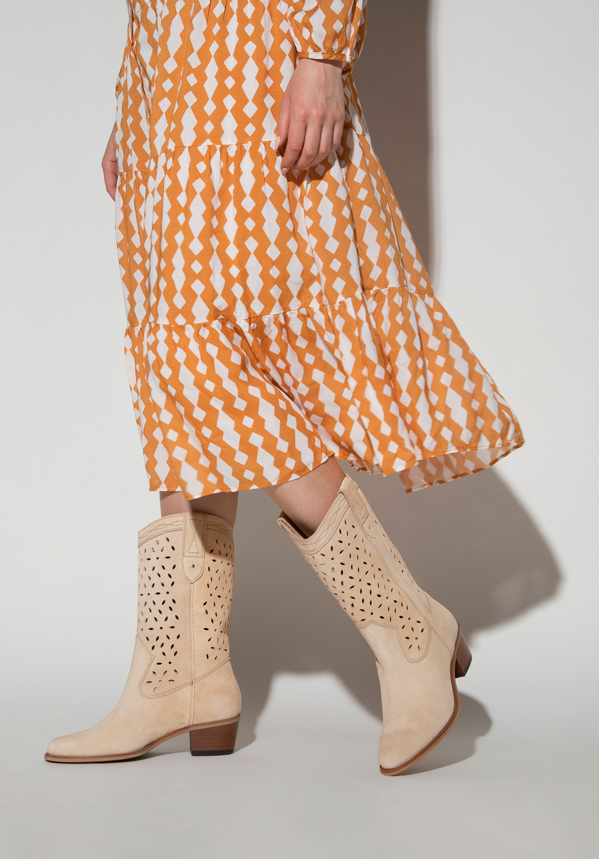 Kowbojki z ażurowego zamszu wysokie