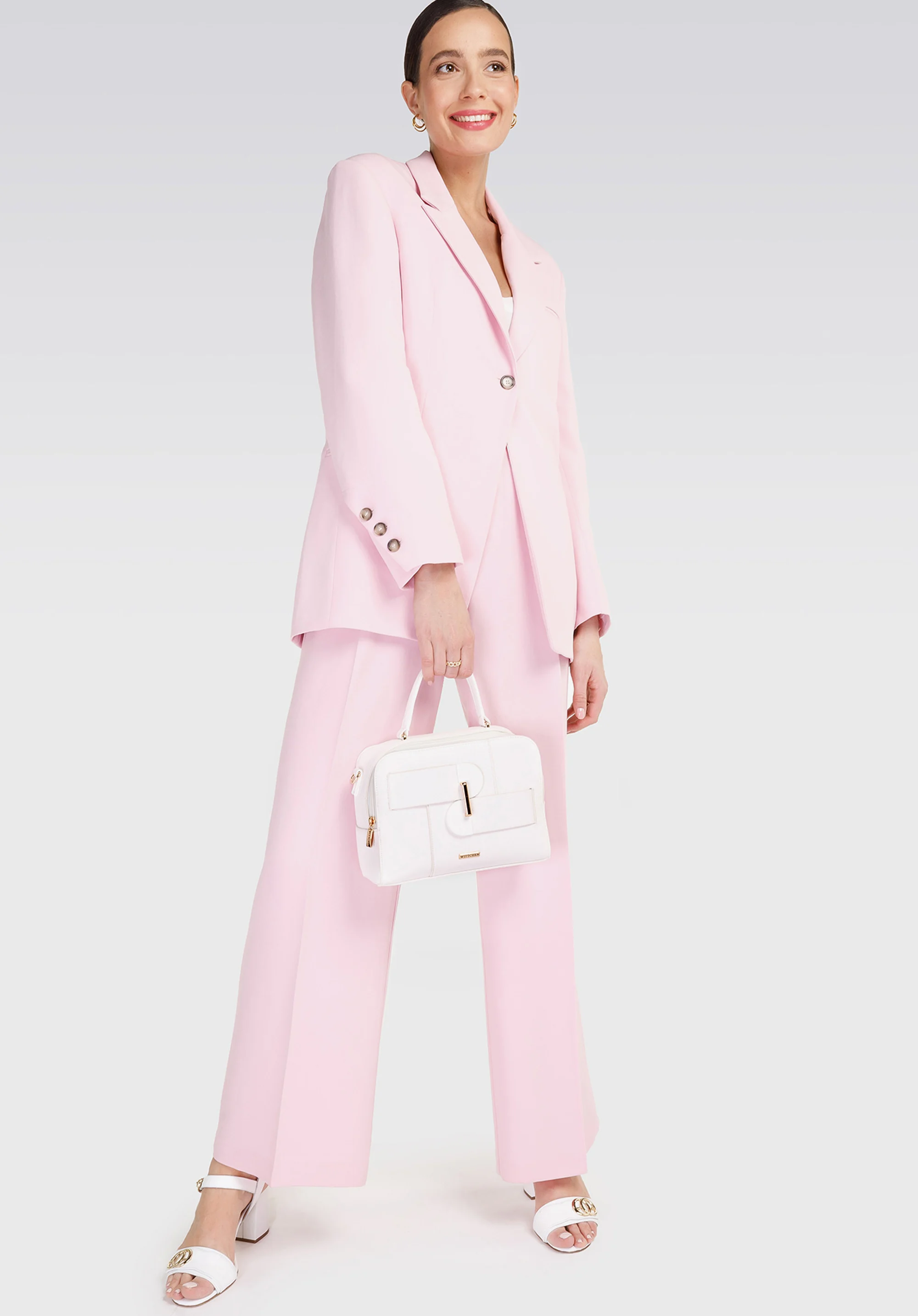 Minikuferek ze zdobieniem z przodu