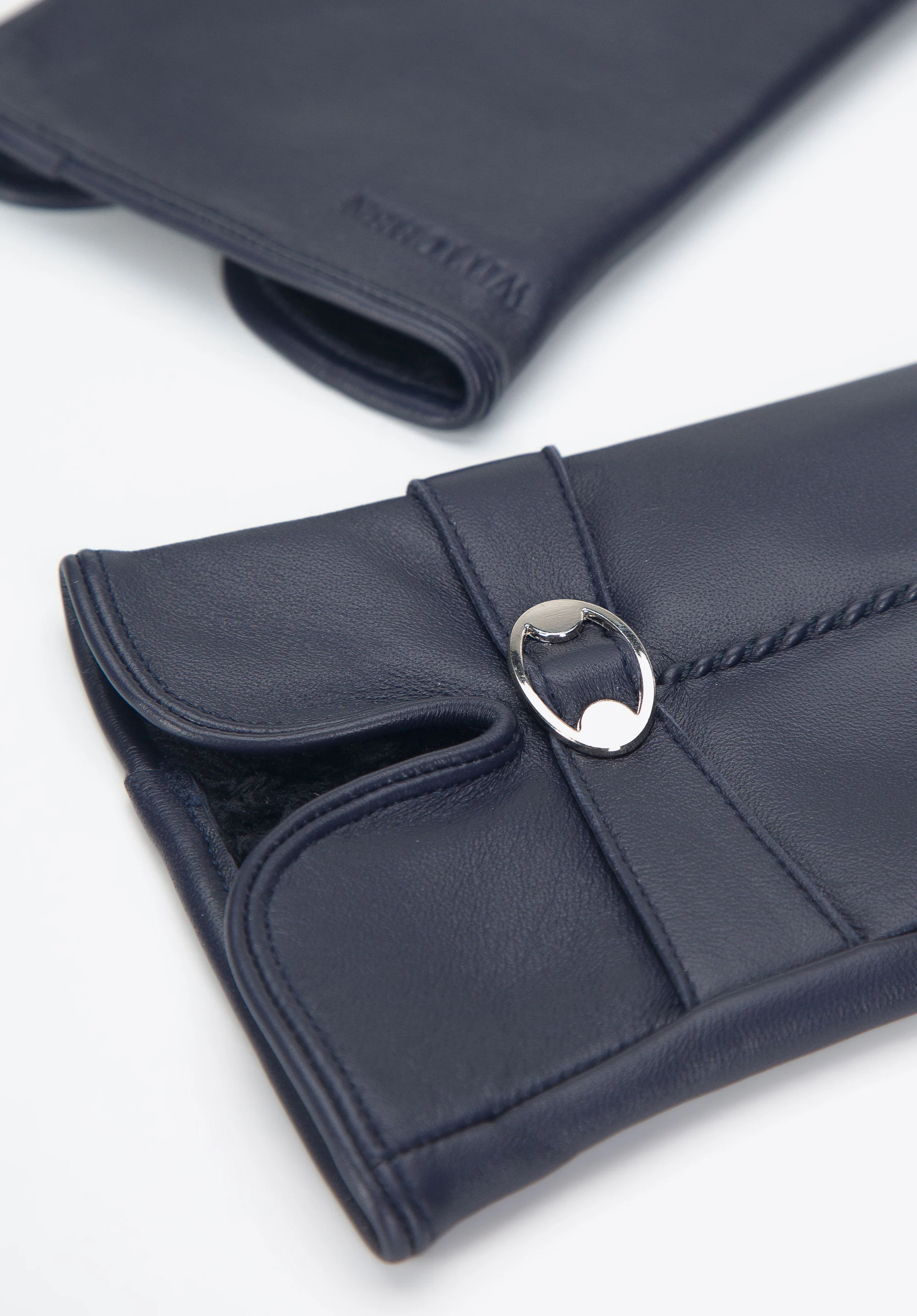 Damskie rękawiczki skórzane z wycięciem i klamerką