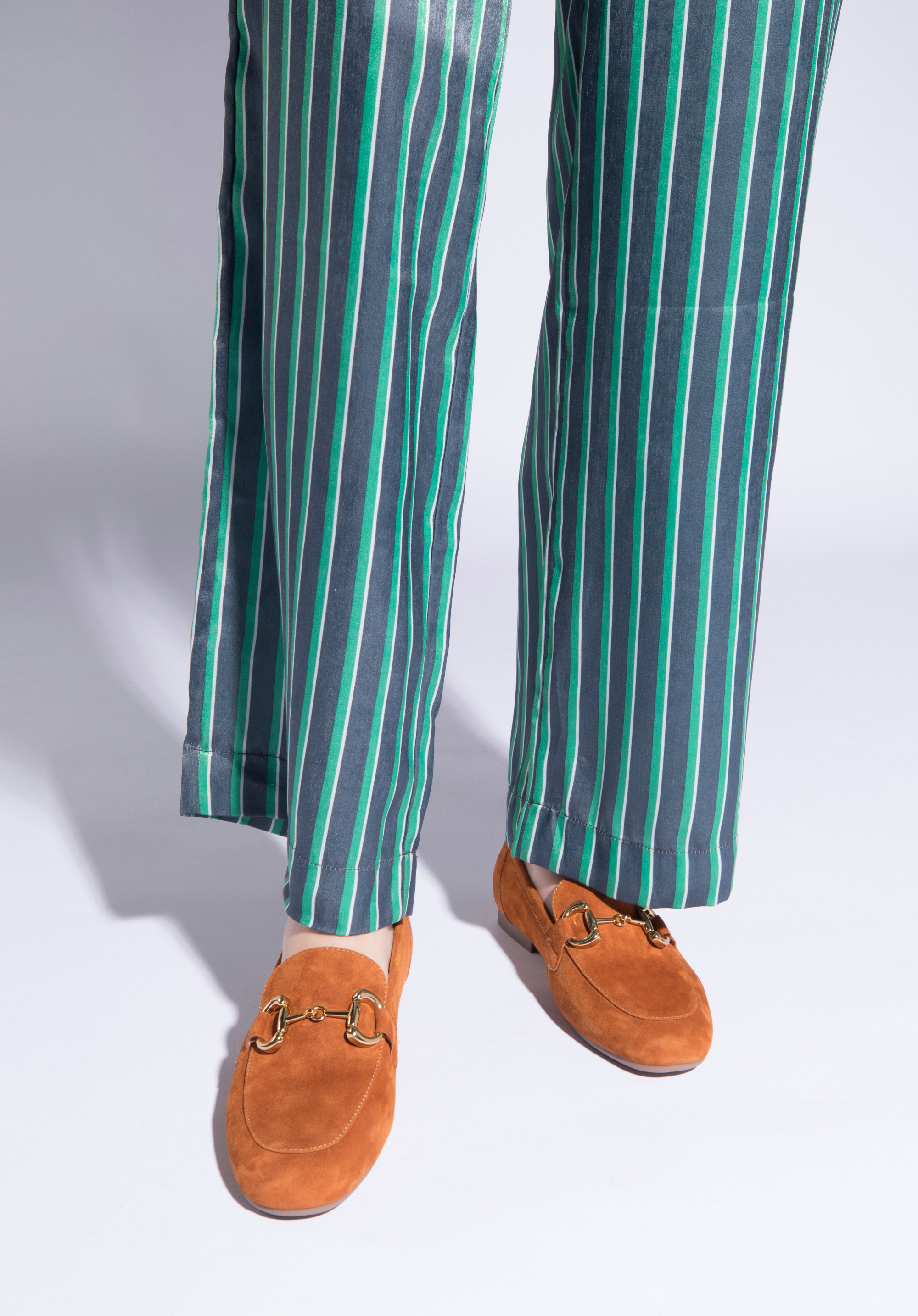 Damskie mokasyny zamszowe z metalową sprzączką