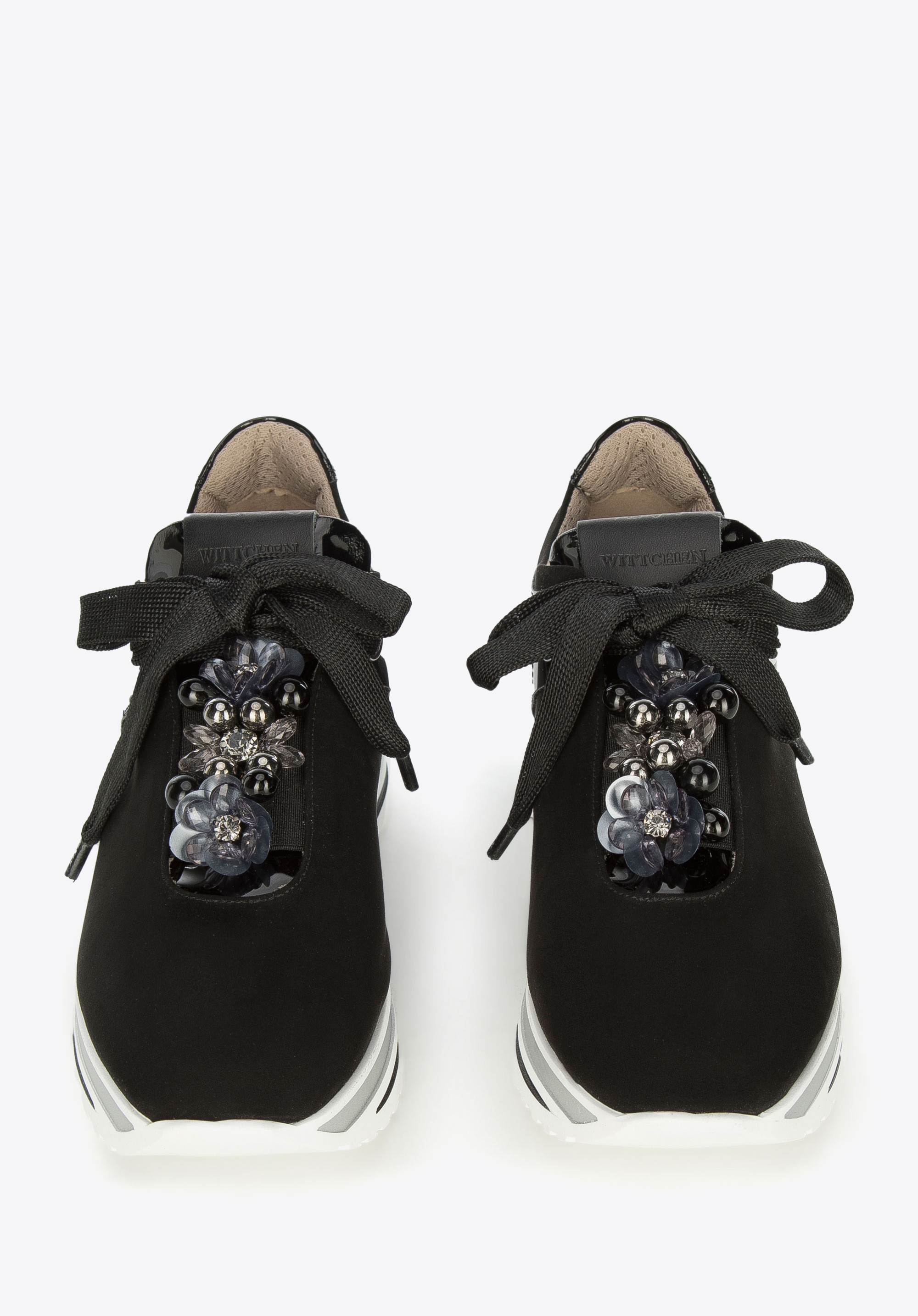 Damskie sneakersy ozdobione koralikami na koturnie