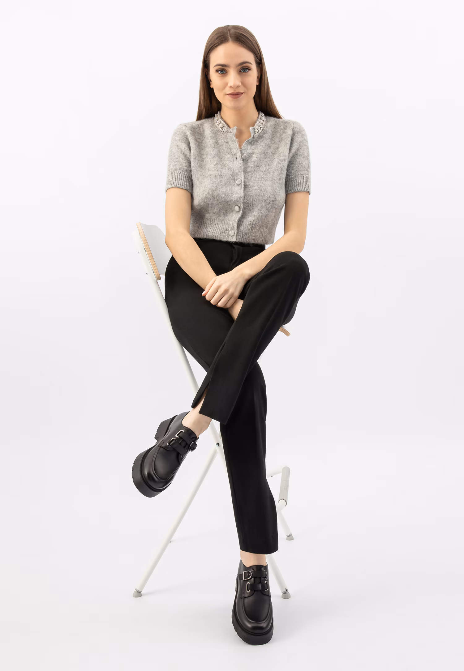 Czarne skórzane półbuty damskie na grubej podeszwie