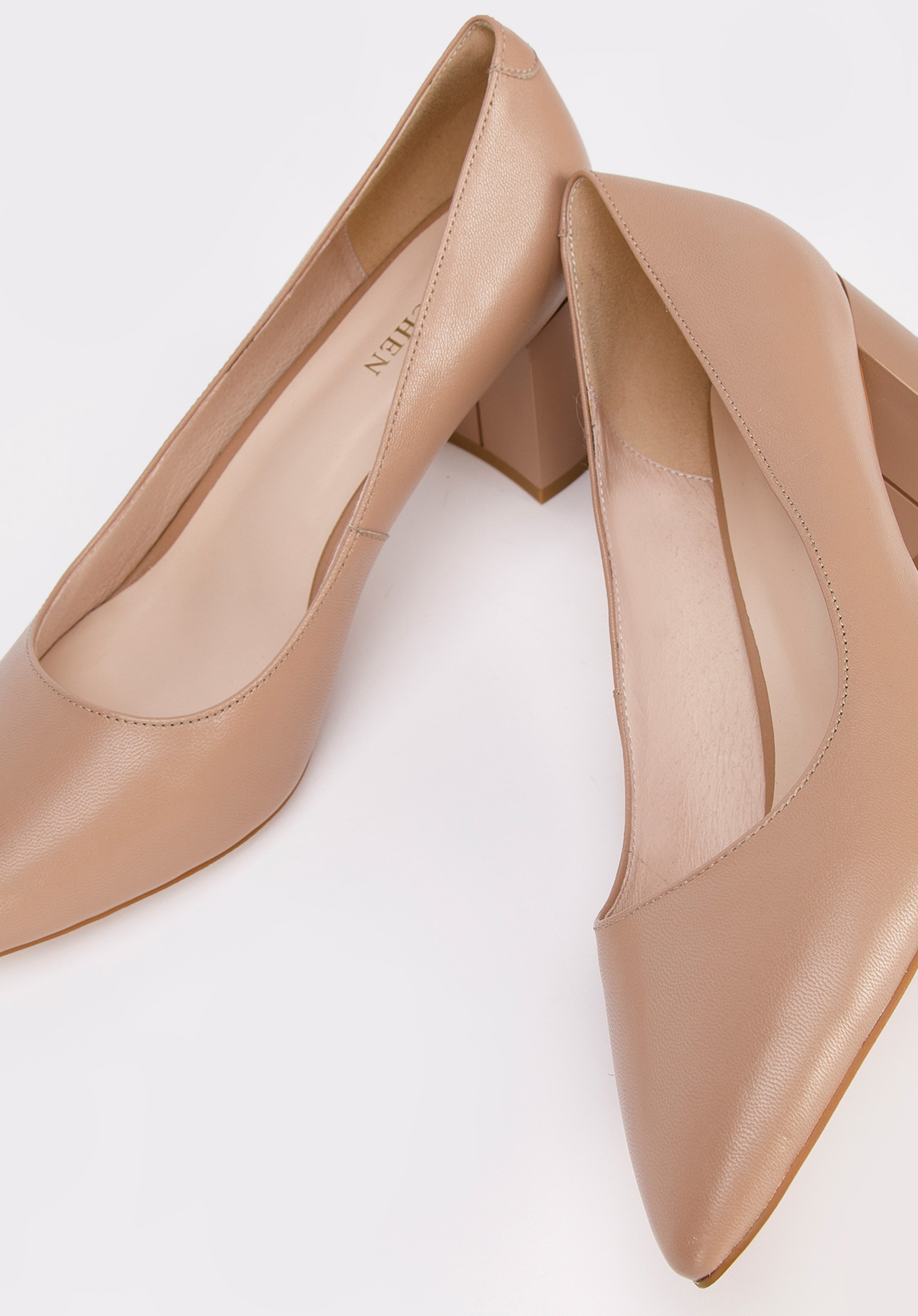 Czółenka skórzane klasyczne na klocku