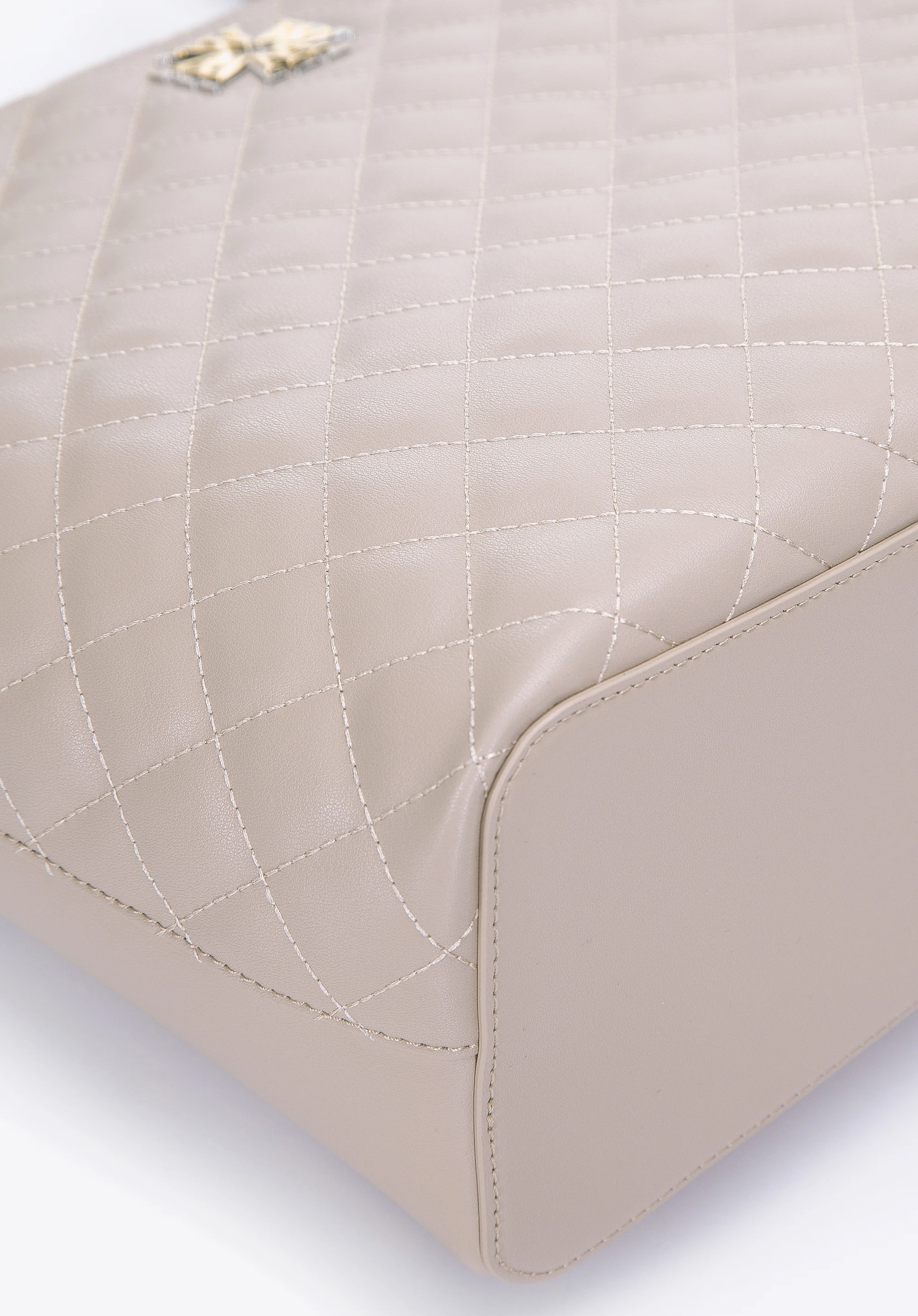 Torebka shopperka skórzana z ozdobnym monogramem