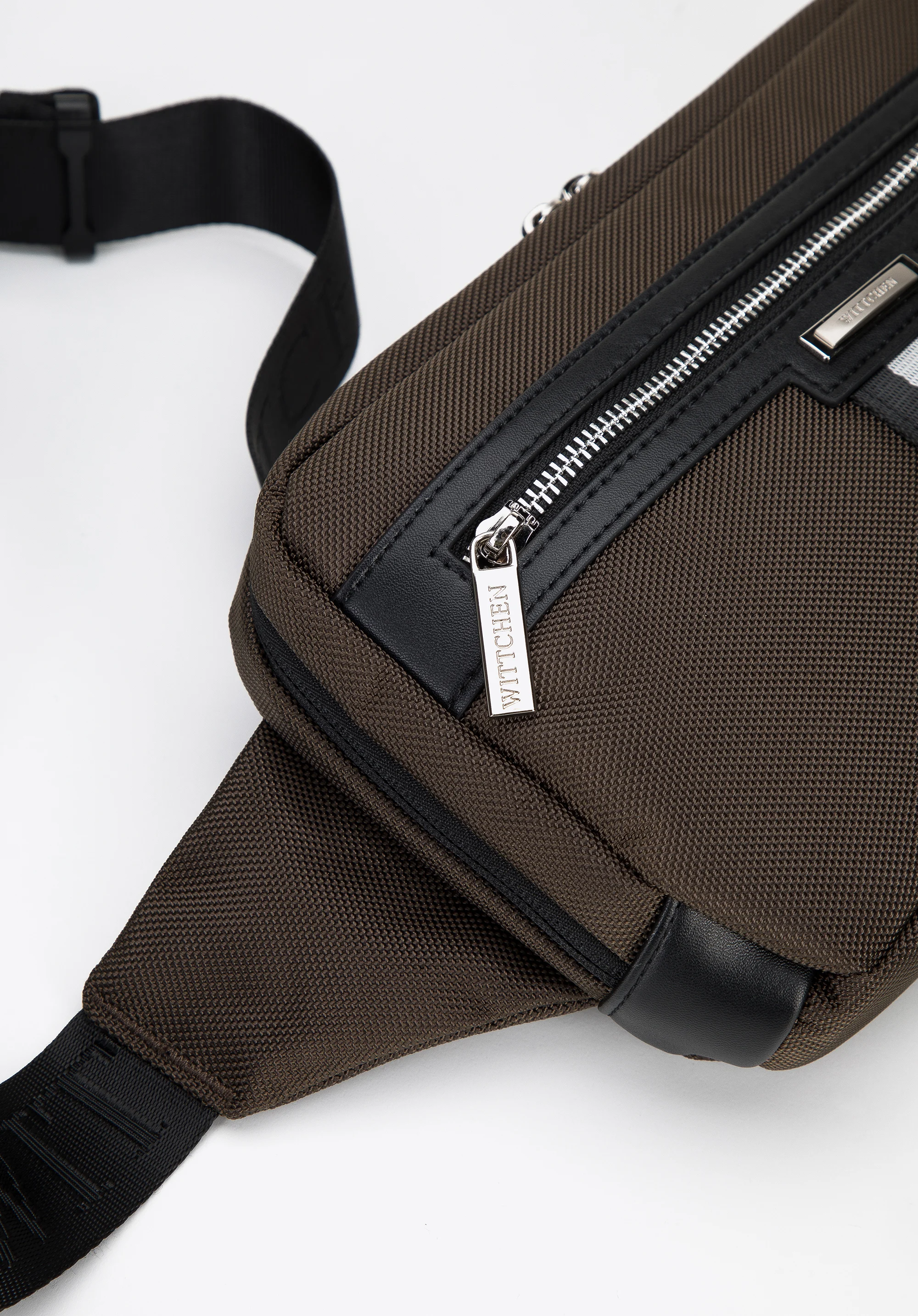 Męska torebka nerka z tasiemką