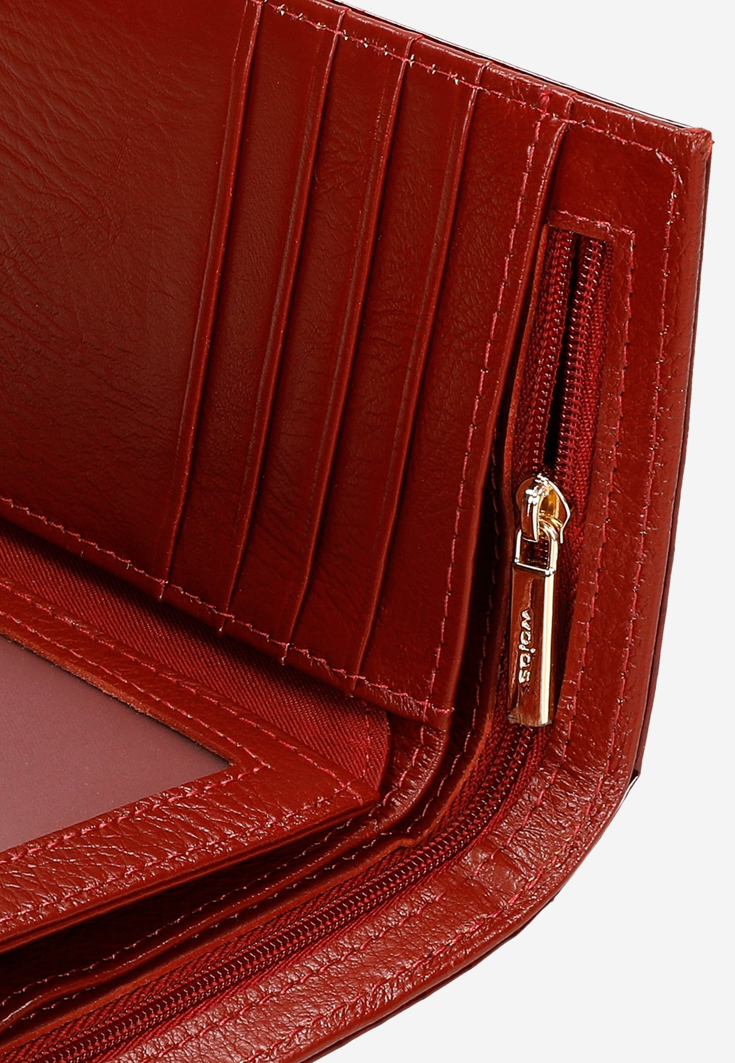 Beżowy portfel damski lakierowany