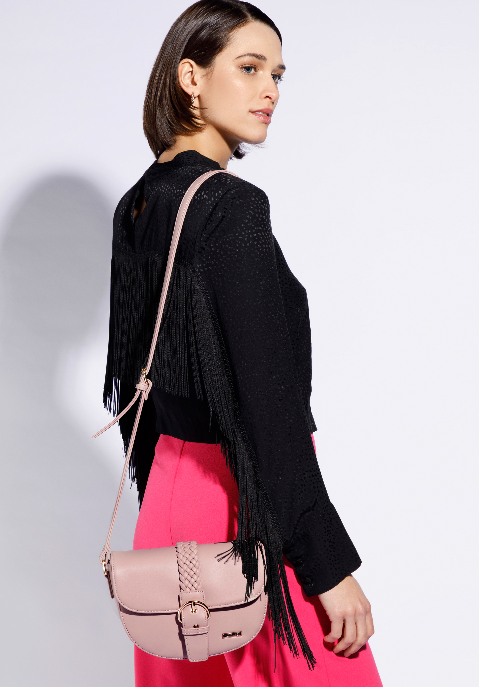 Damska listonoszka z ozdobną plecionką