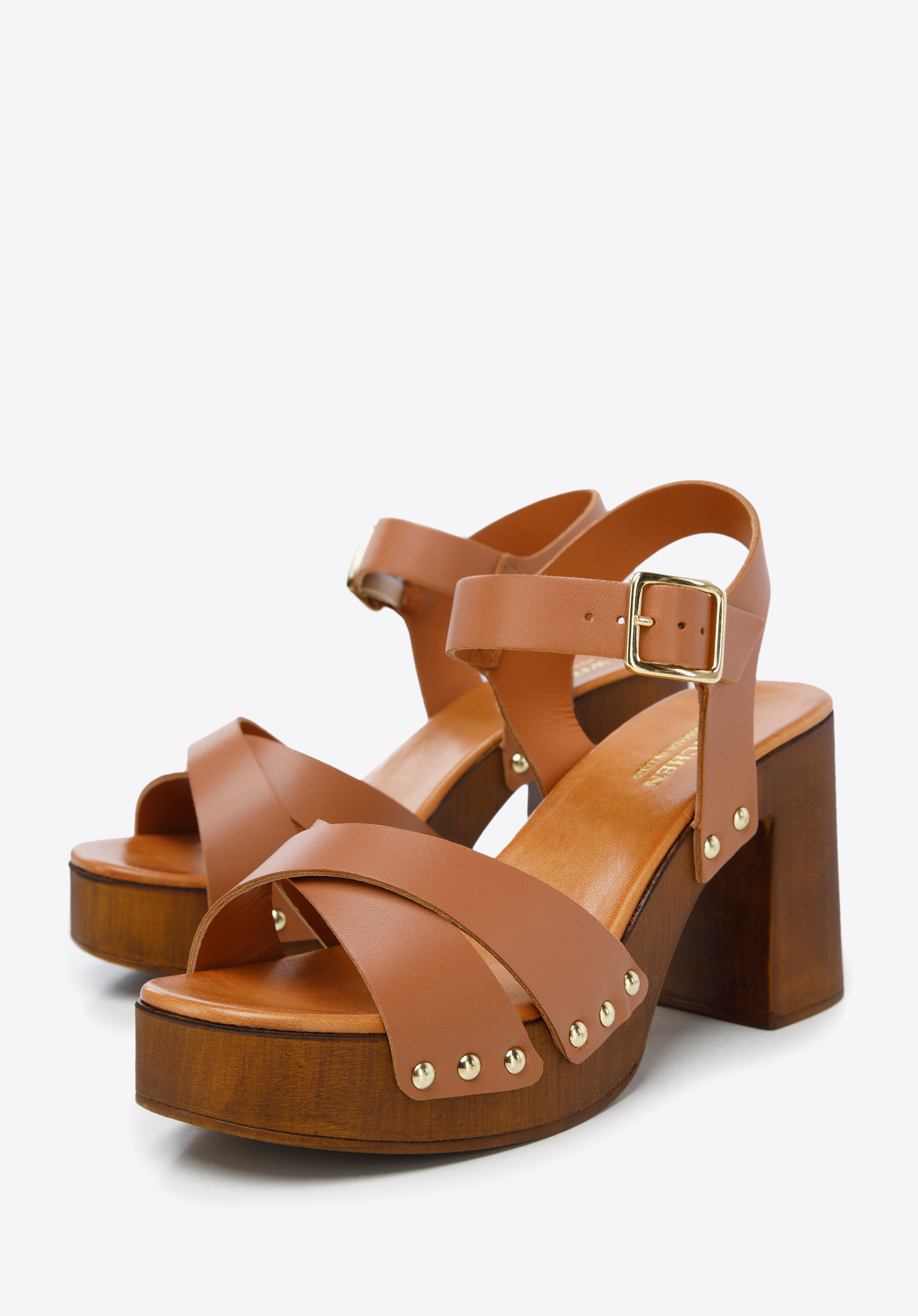 Damskie sandały skórzane z paskami na krzyż