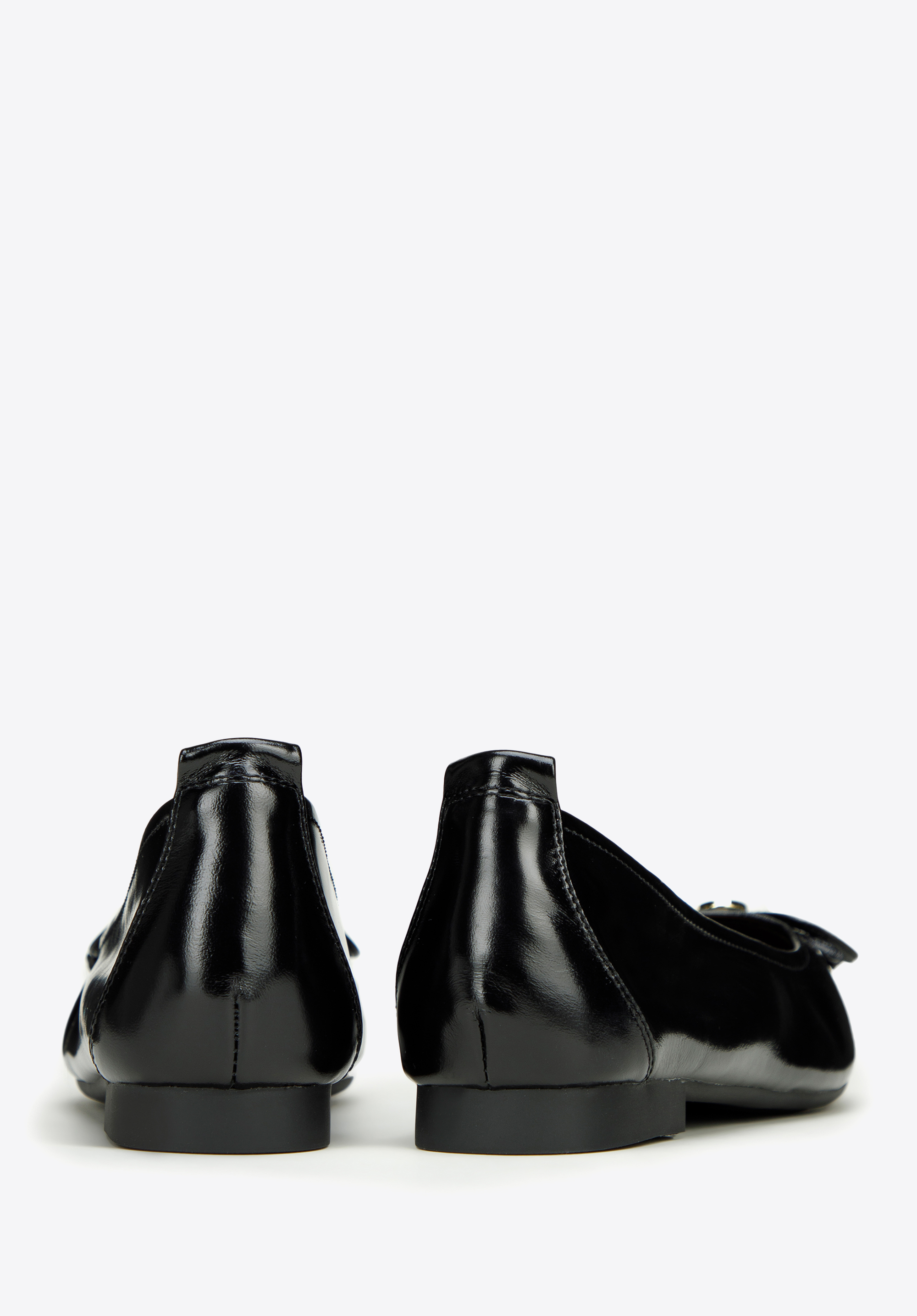 Baleriny z miękkiej skóry z kokardką z monogramem