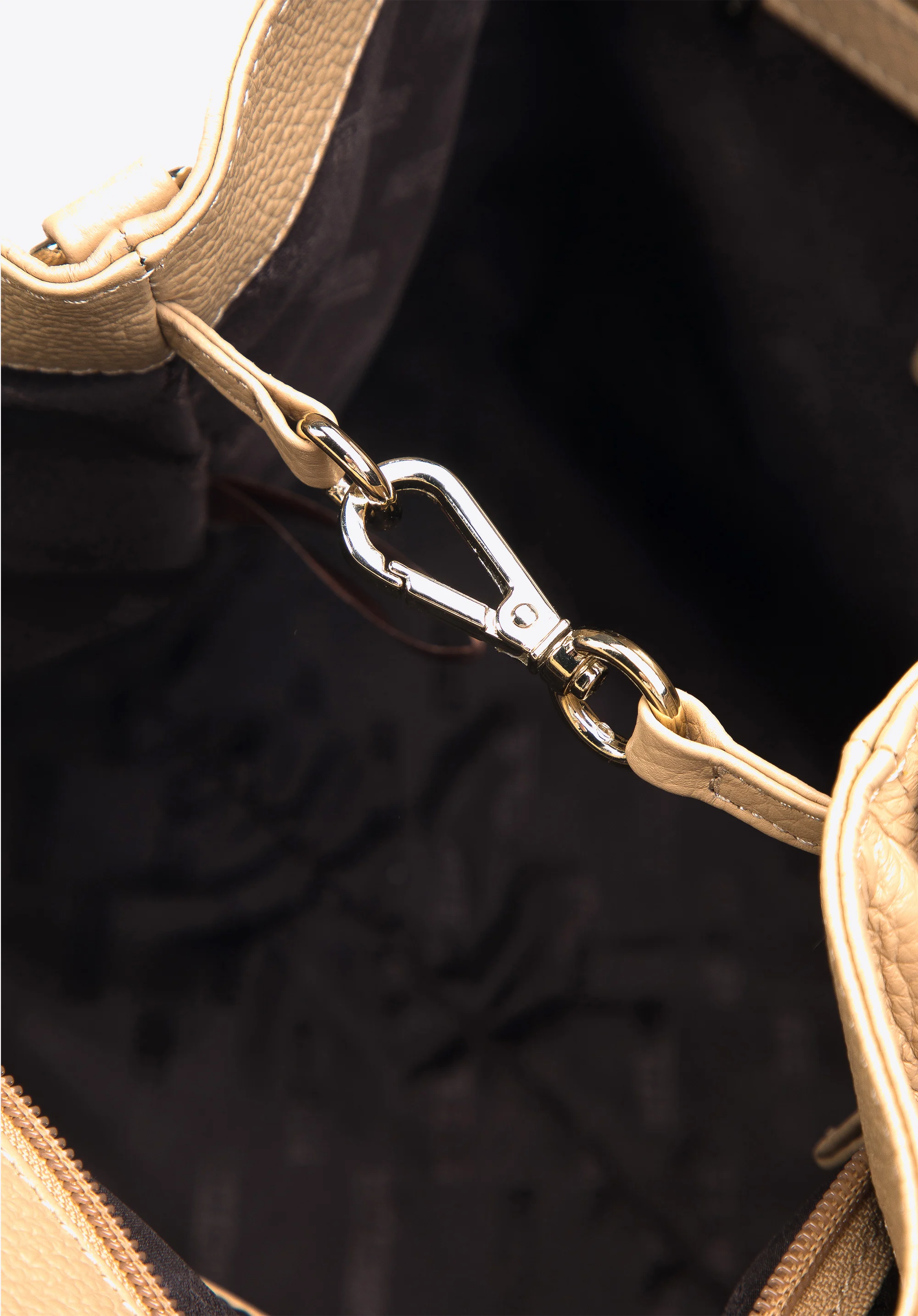 Torebka kuferek skórzana z regulowaną szerokością