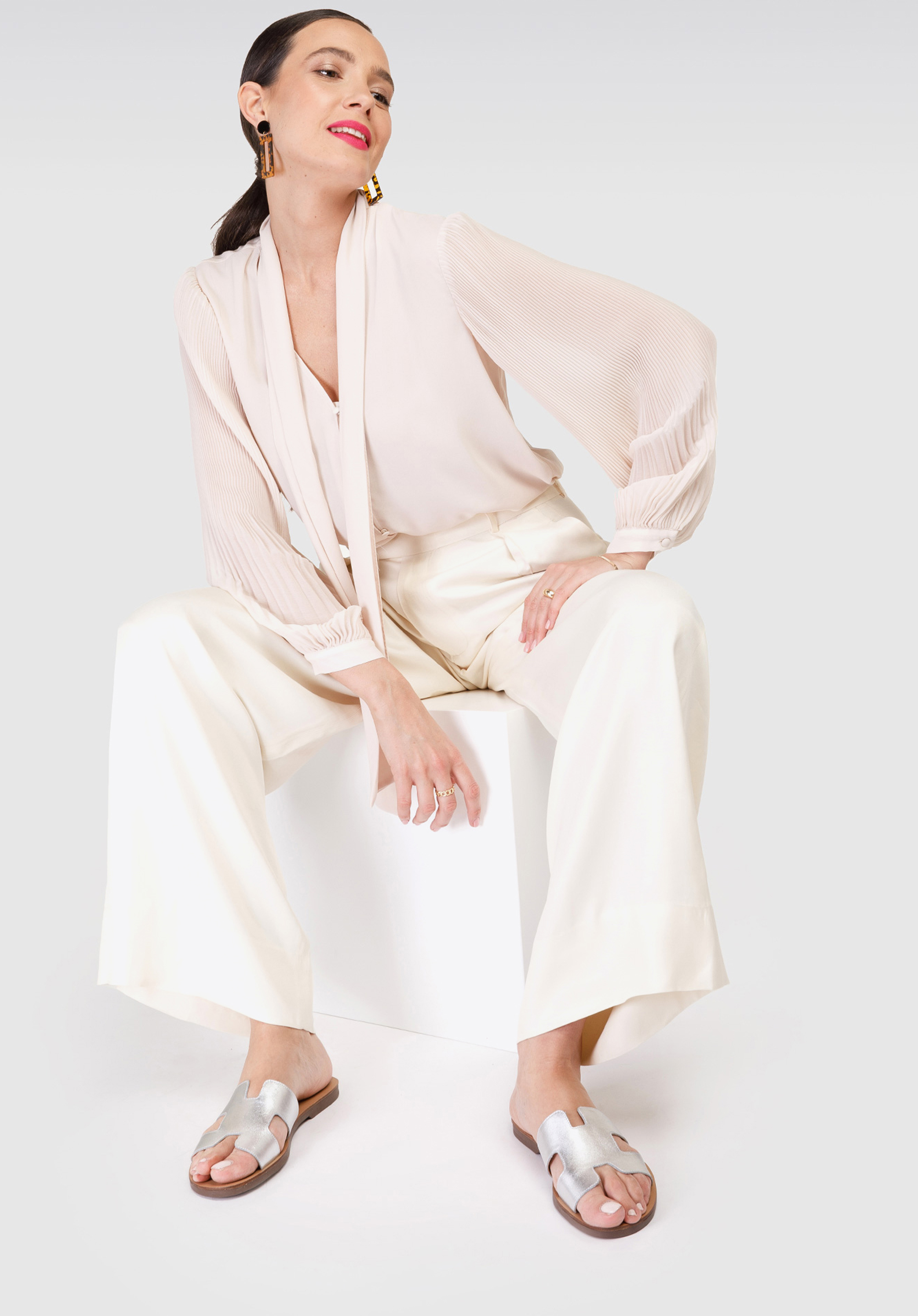 Damskie klapki skórzane z przodem w literę H