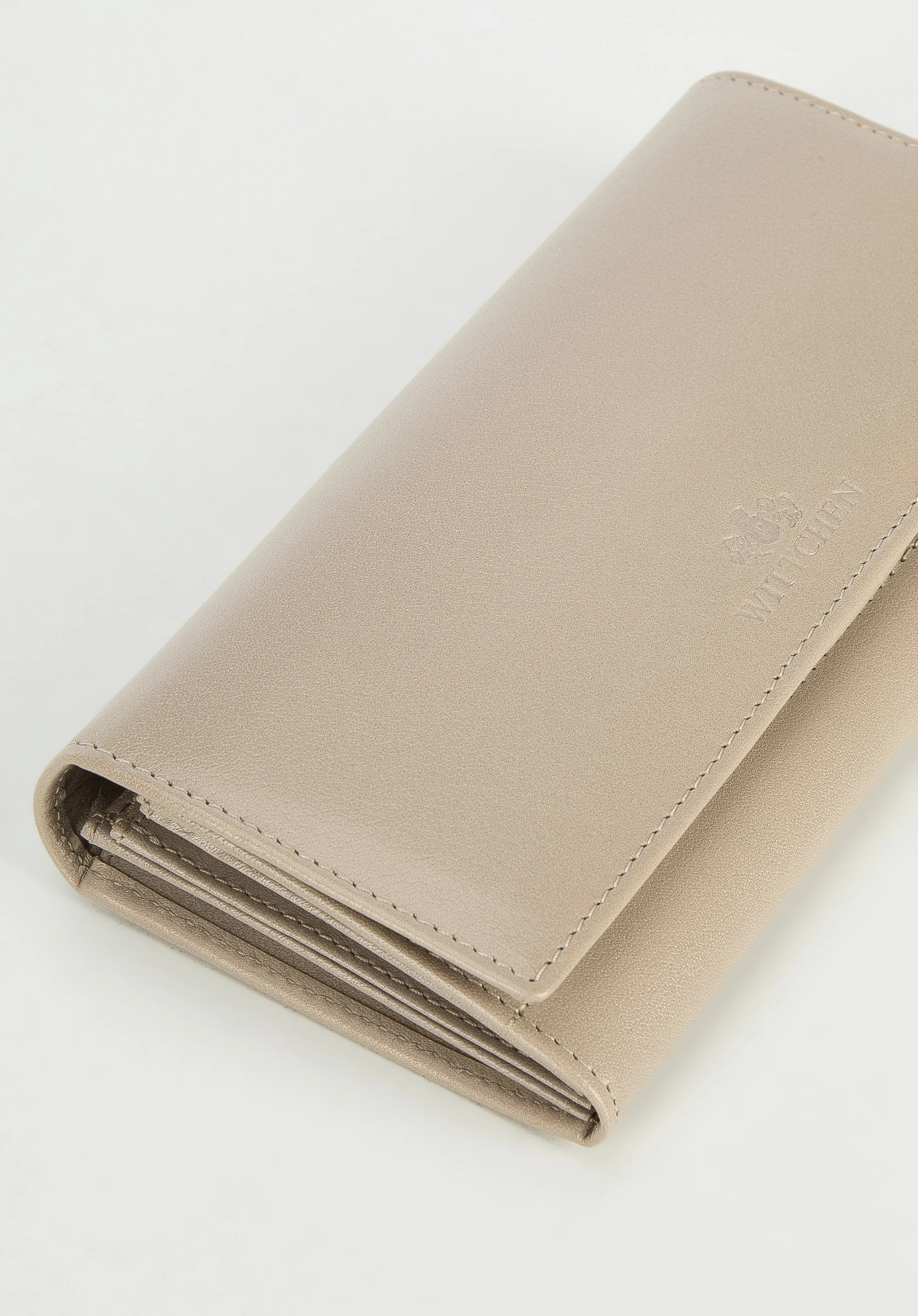 Damski portfel skórzany o prostym kroju