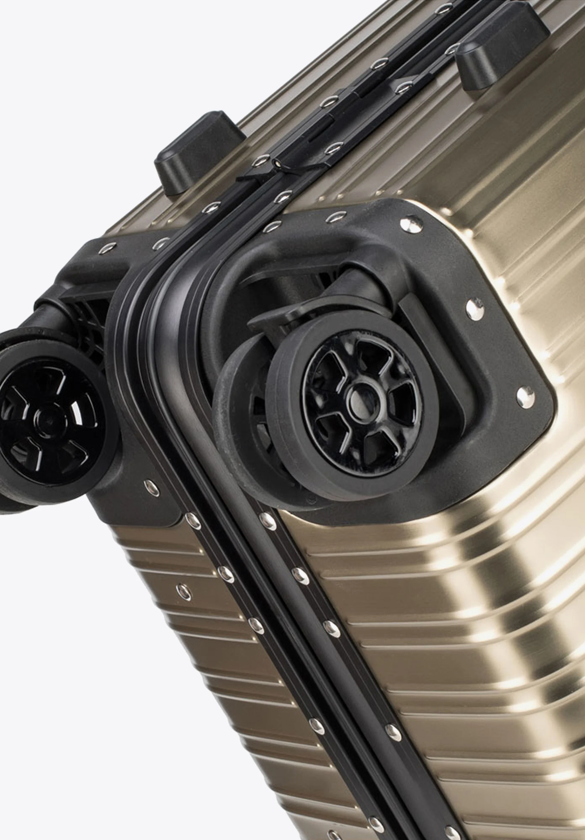 Walizka kabinowa z aluminium