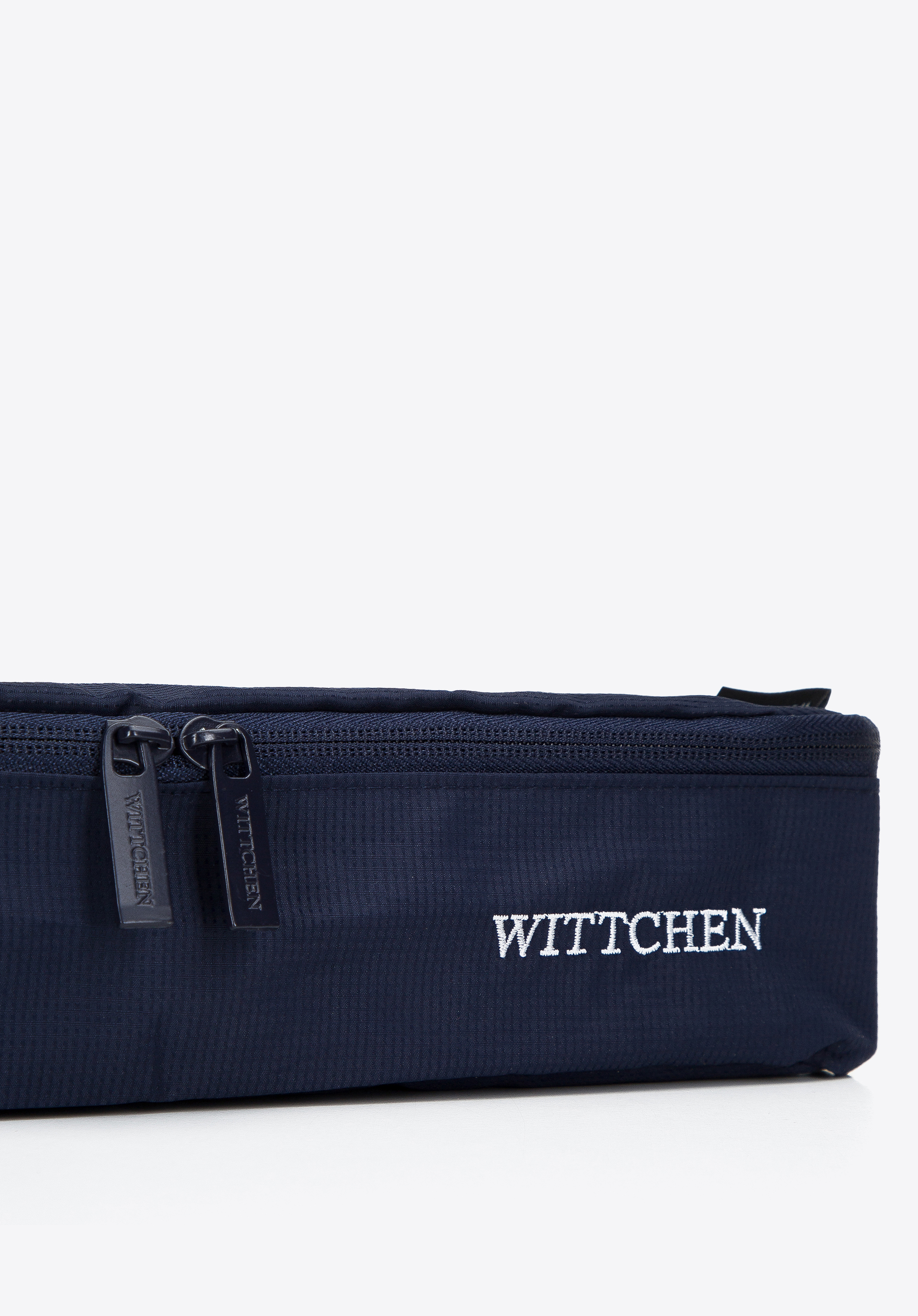 Zestaw organizerów podróżnych z wstawką z siatki