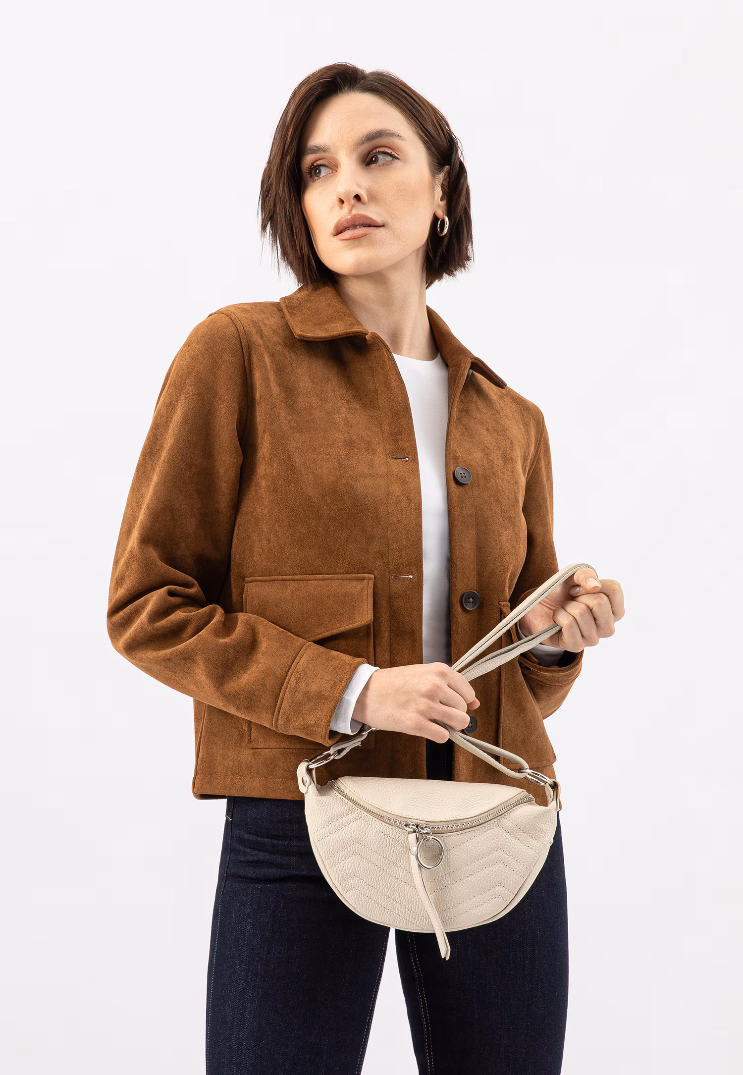 Biała saszetka damska z ozdobnym pikowaniem