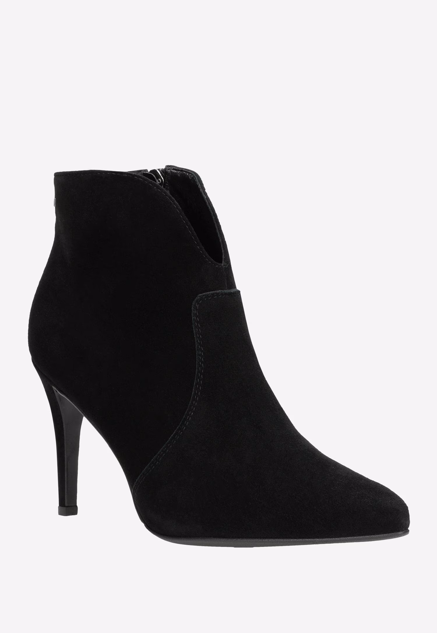 Czarne welurowe botki damskie na szpilce idealne na jesień