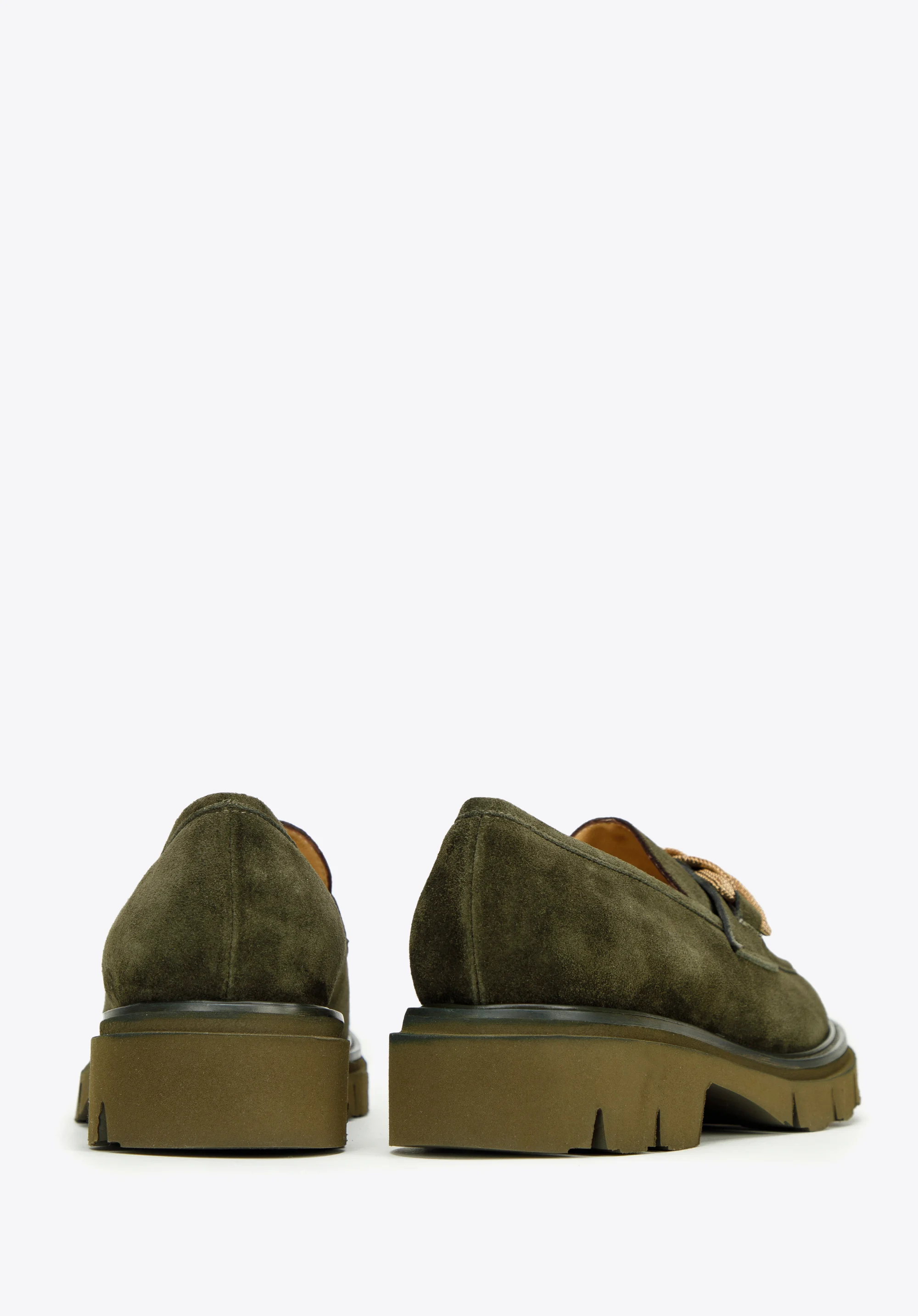 Damskie mokasyny zamszowe z ozdobnym łańcuchem na platformie