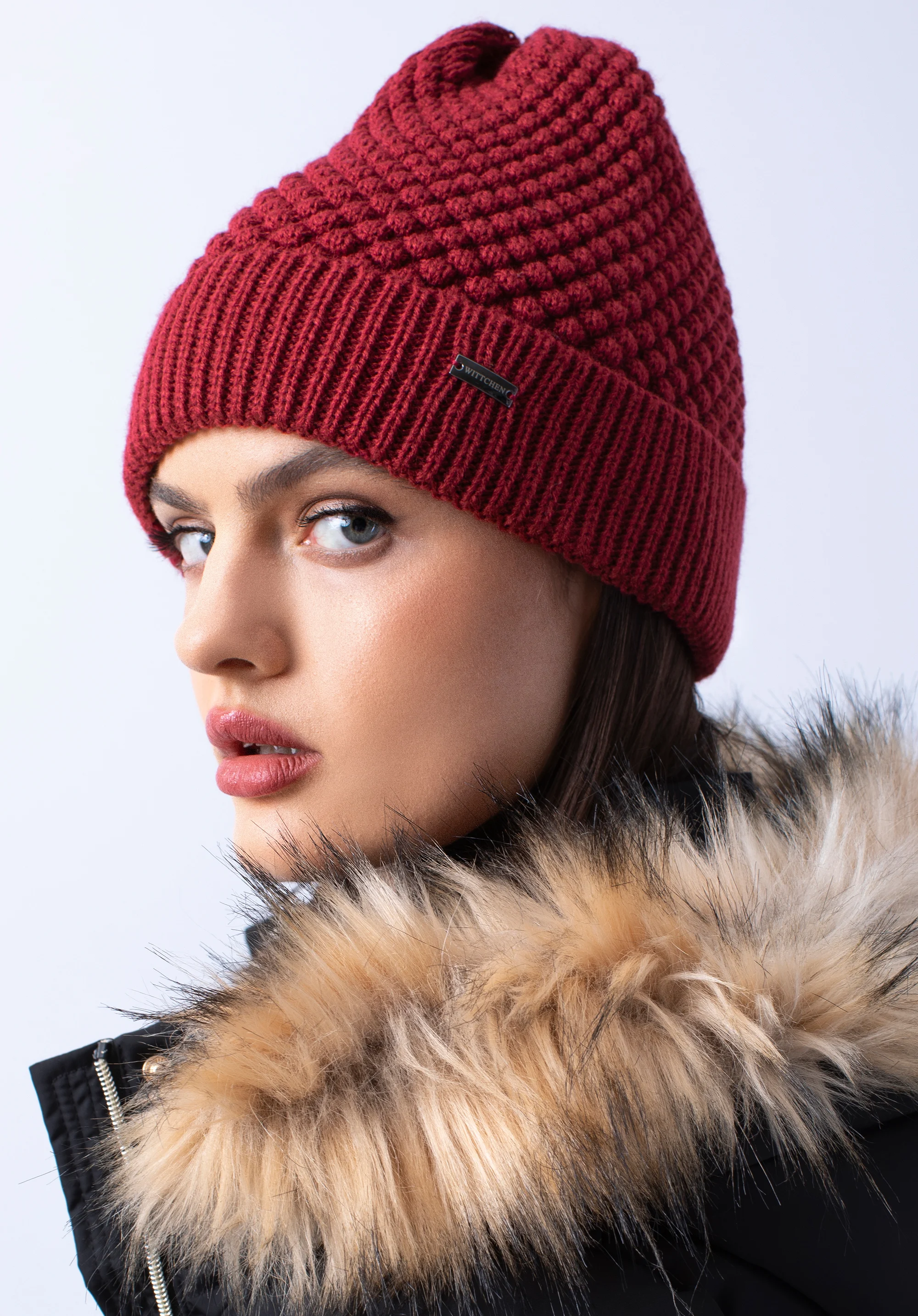 Damska czapka o splocie bąbelkowym