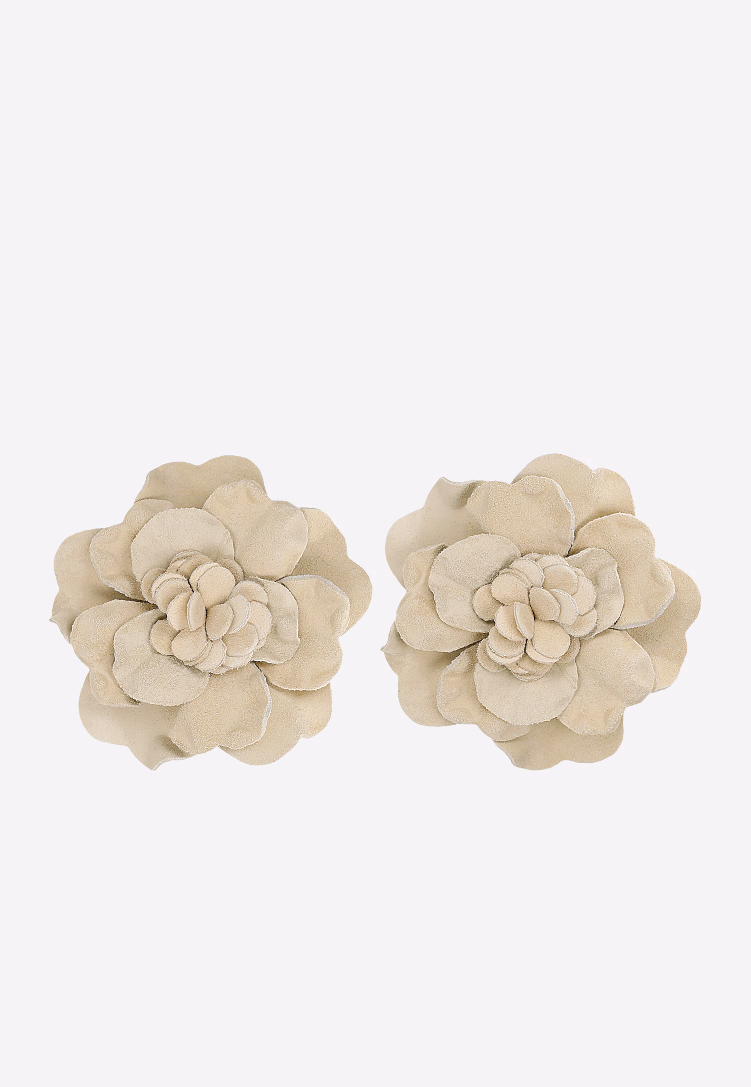 Odpinane ozdoby do obuwia w formie beżowych kwiatów zamszowych