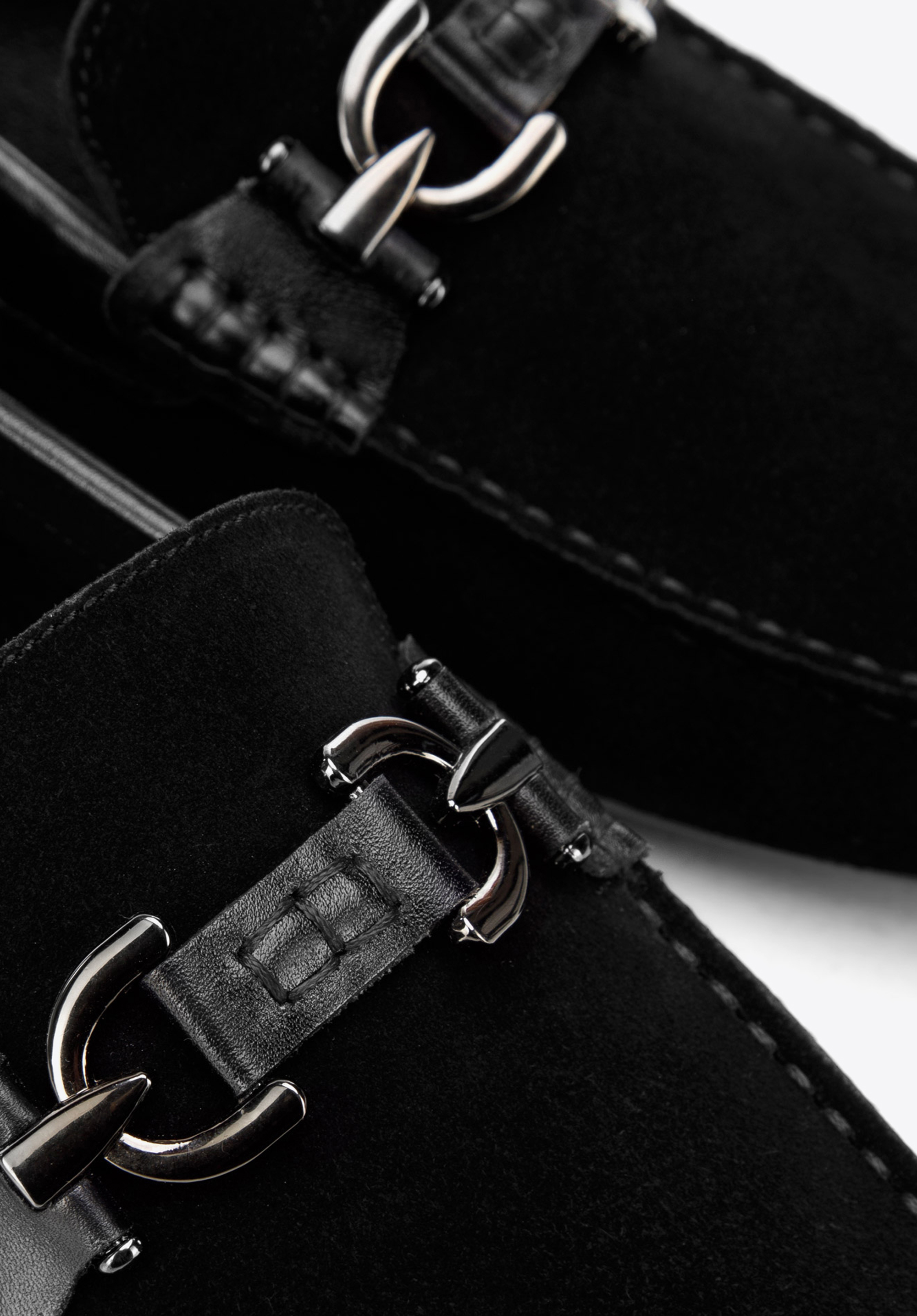 Męskie mokasyny zamszowe z ozdobną klamerką