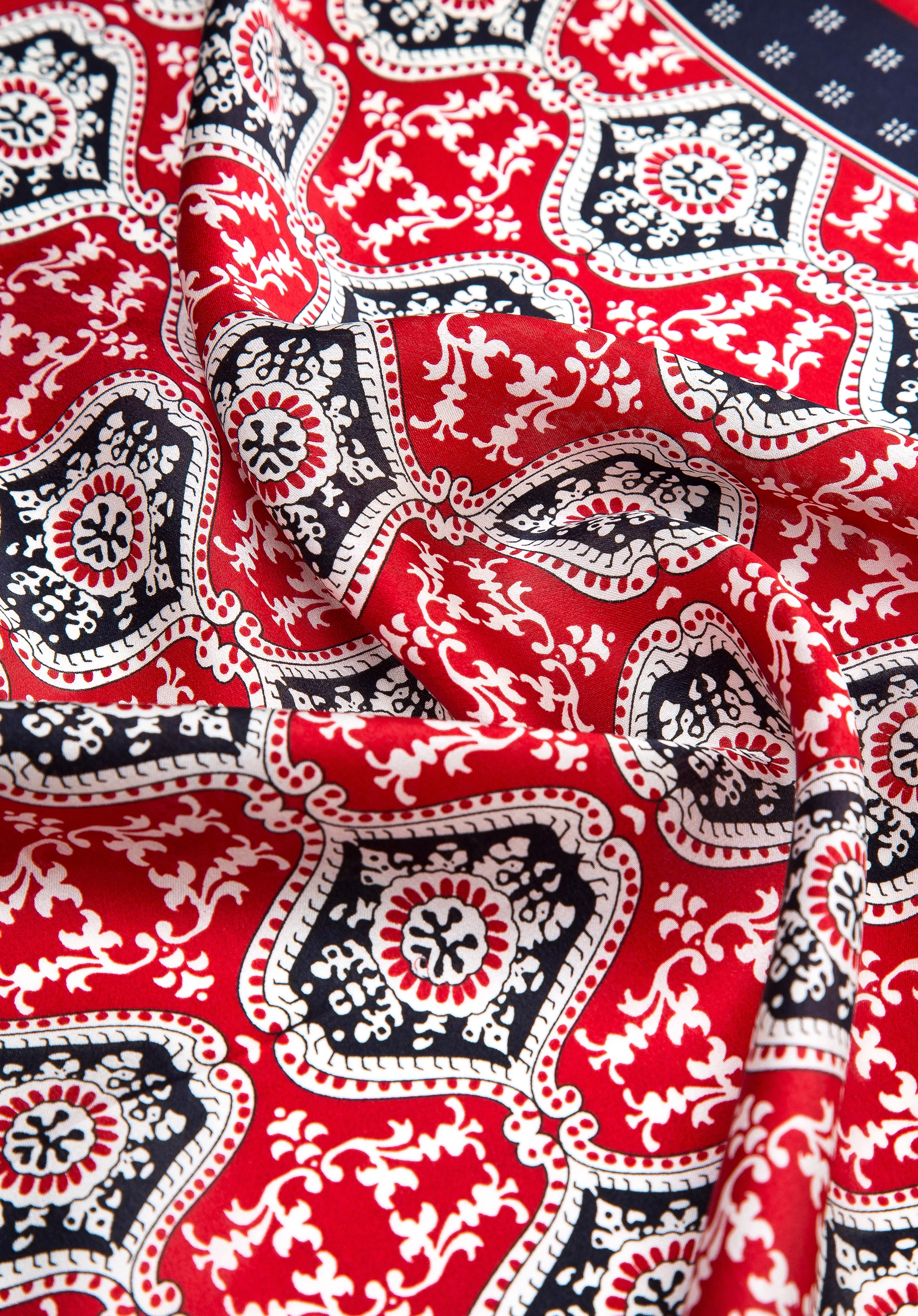 Damska apaszka jedwabna we wzory