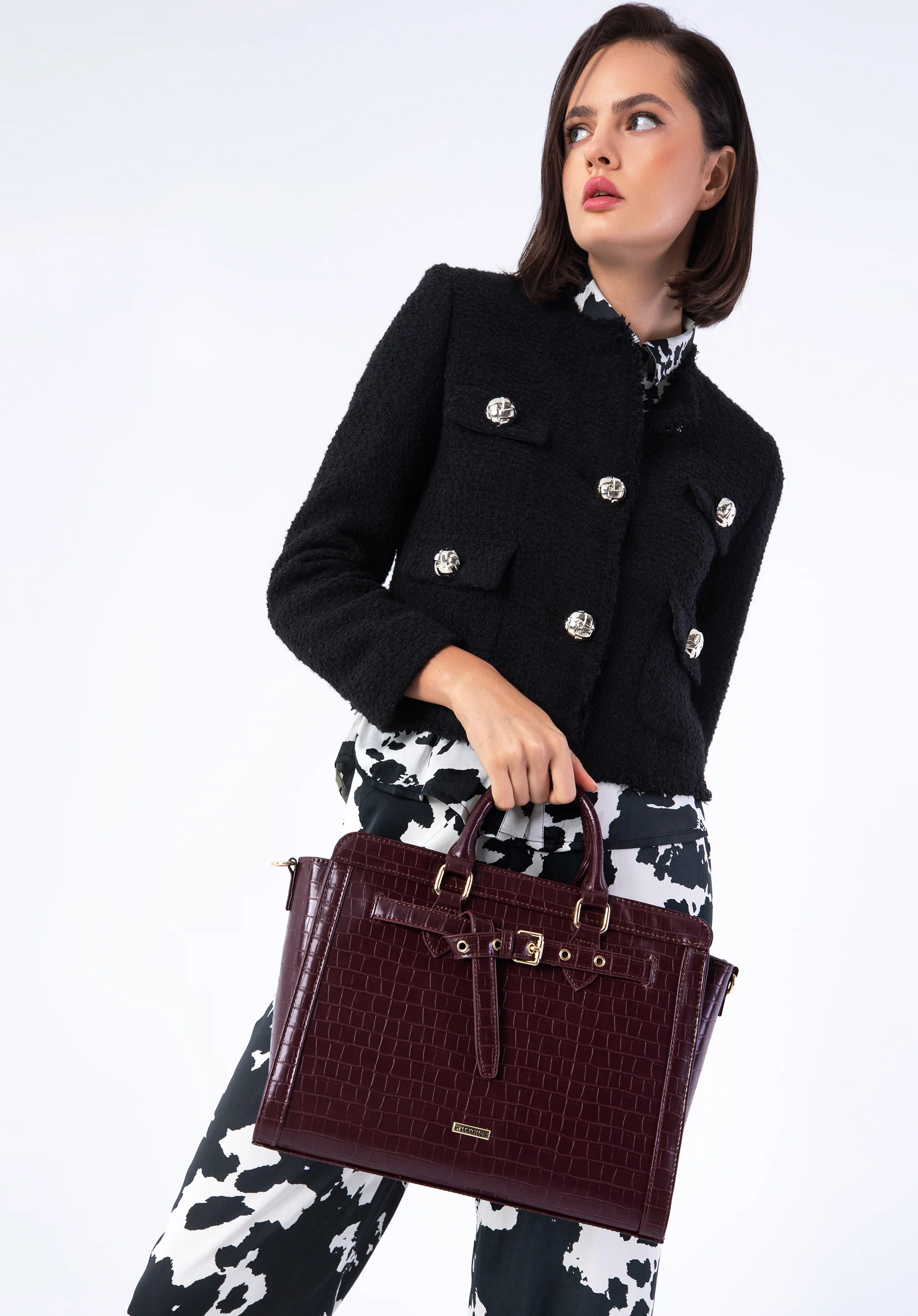 Torebka kuferek z ekoskóry croco z ozdobnym paskiem