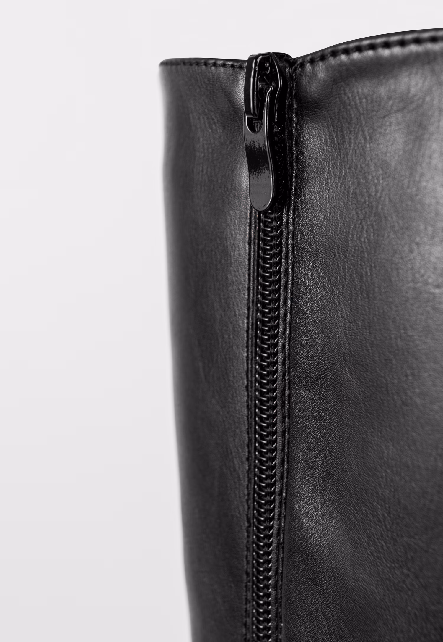 WJS czarne kozaki z elastyczną gumą na boku